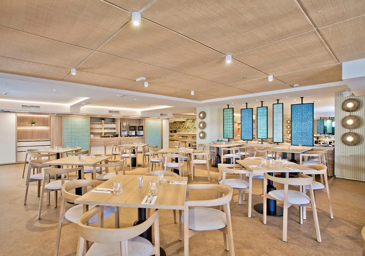 Restaurant/places to eat in Sunset Beach Club Hotel Apartments