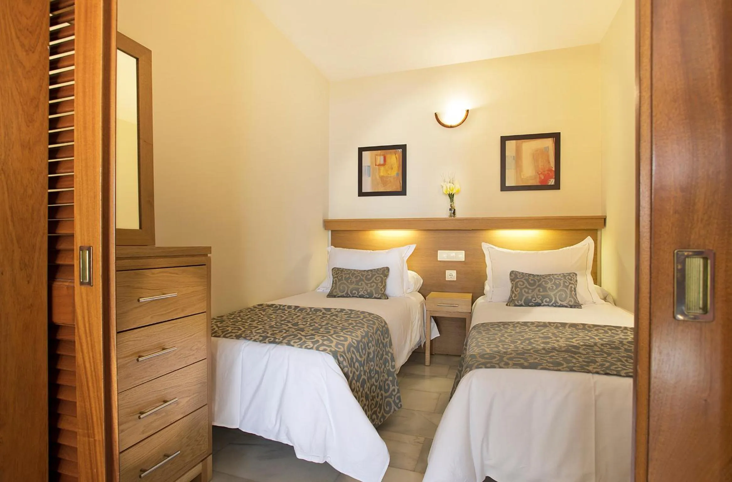 Interior One-Bedroom Apartment in Sunset Beach Club Hotel Apartments