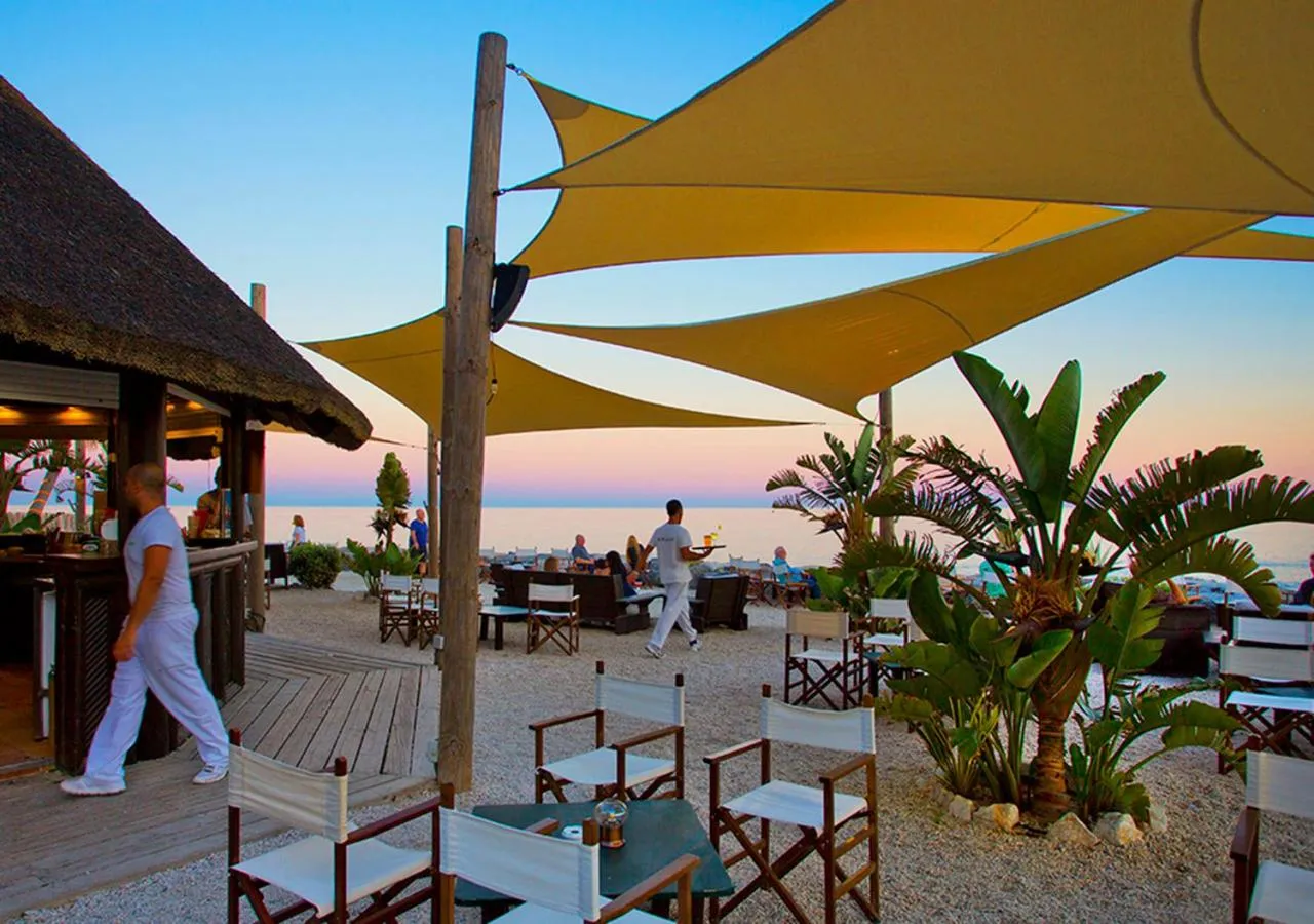 Restaurant/places to eat in Sunset Beach Club Hotel Apartments