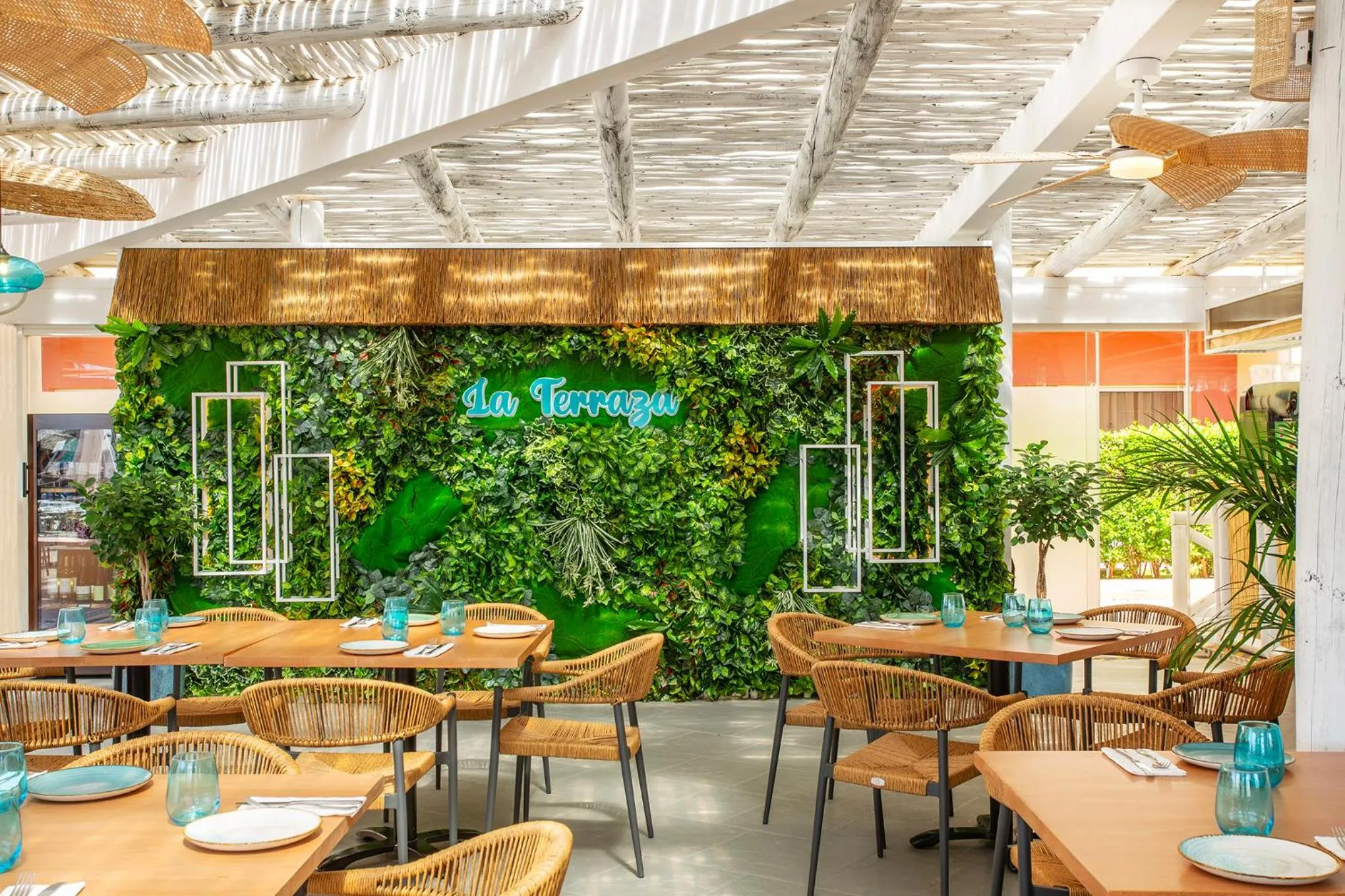 Restaurant/places to eat in Sunset Beach Club Hotel Apartments