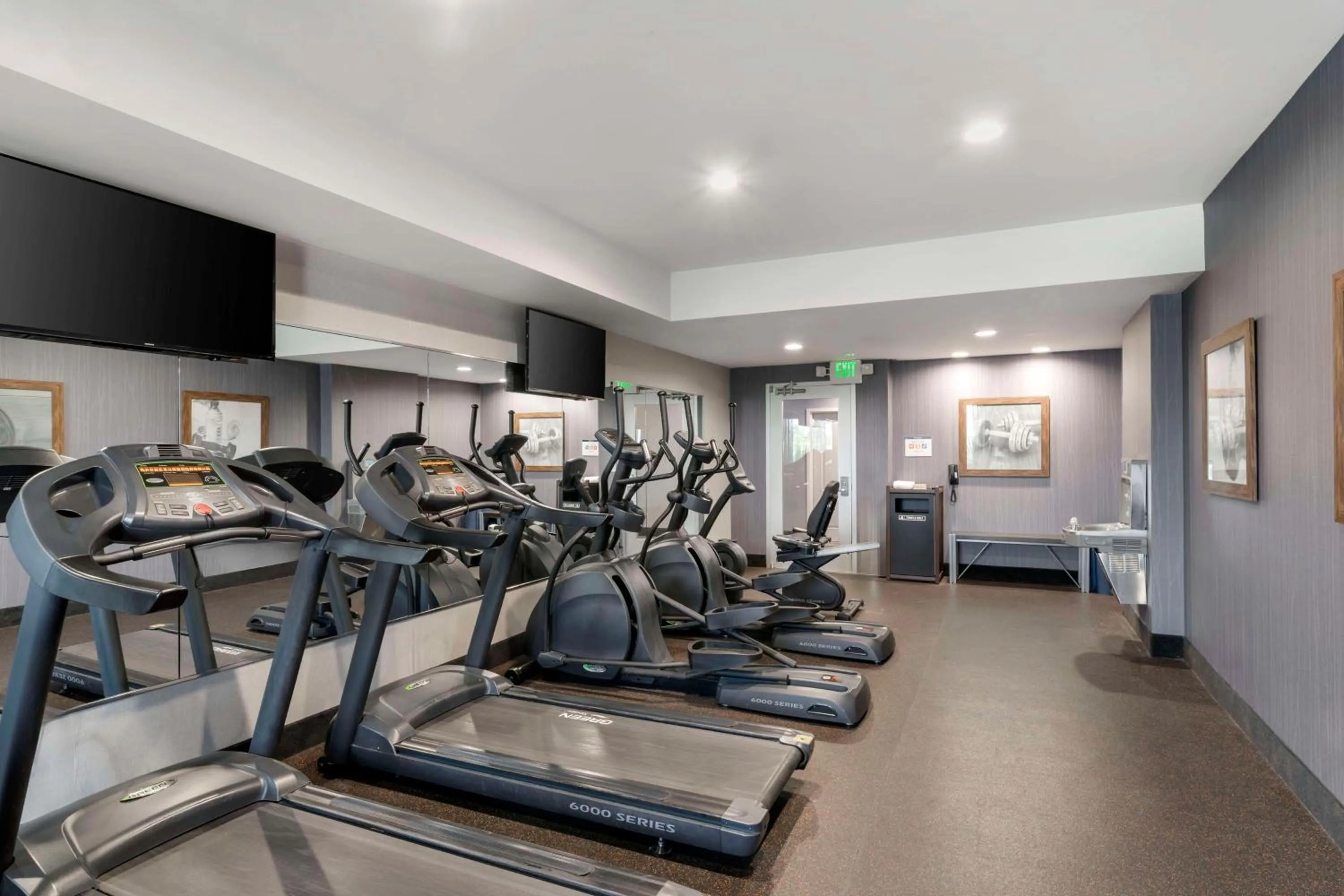 Fitness centre/facilities in Best Western Plus Gardena-Los Angeles Inn & Suites