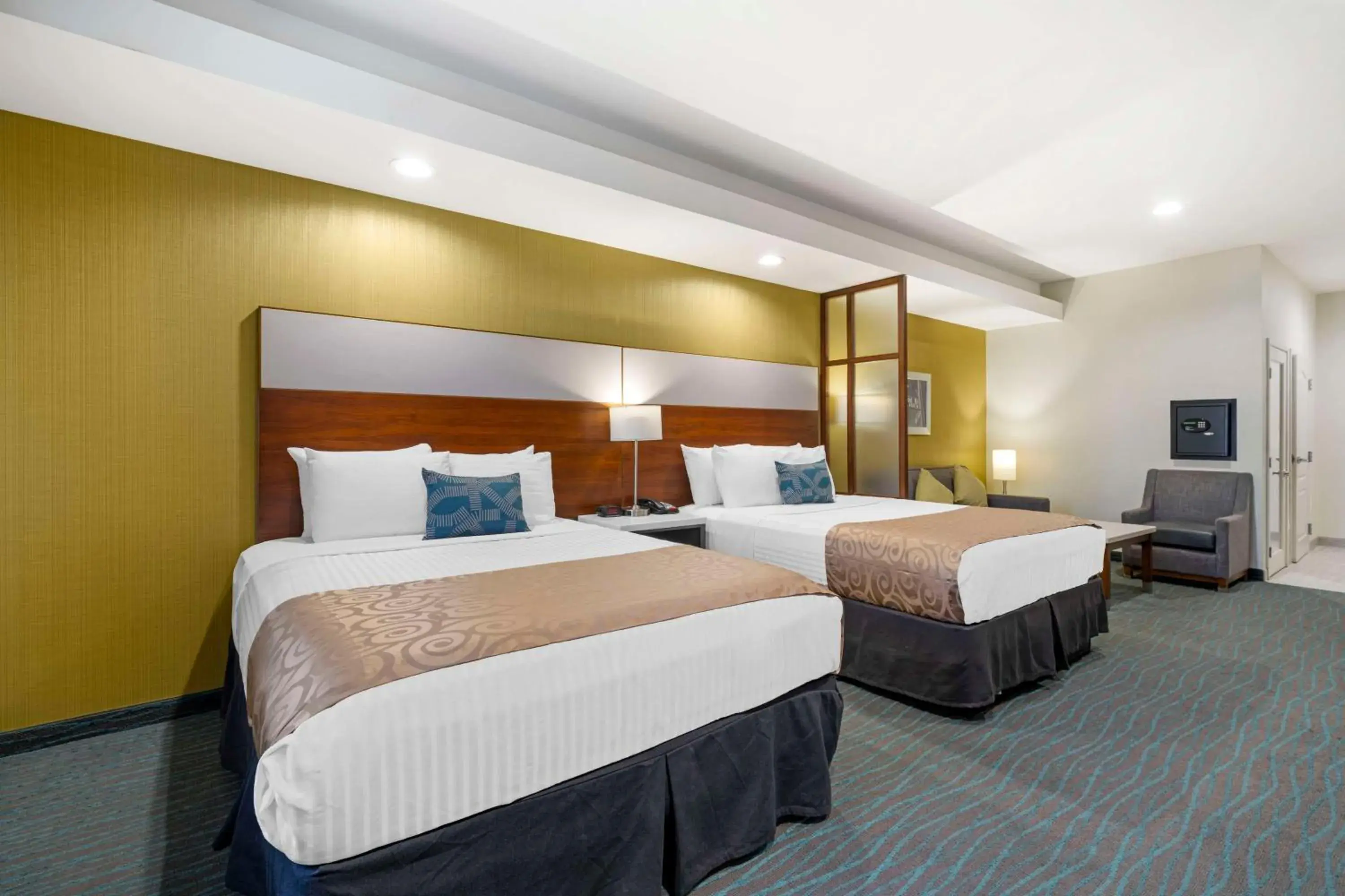 Bedroom, Bed in Best Western Plus Gardena-Los Angeles Inn & Suites Bedroom, Bed in Best Western Plus Gardena-Los Angeles Inn & Suites