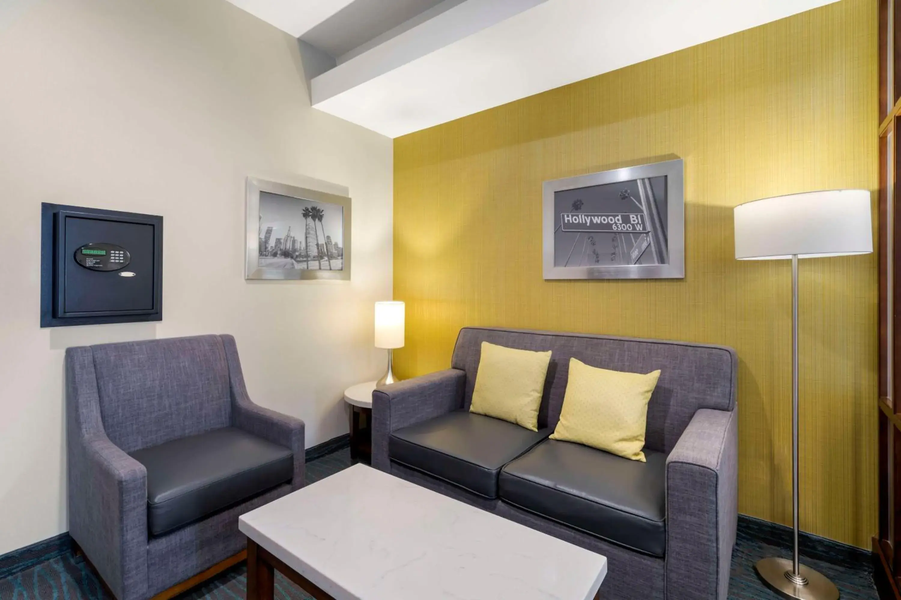 Bedroom in Best Western Plus Gardena-Los Angeles Inn & Suites Bedroom in Best Western Plus Gardena-Los Angeles Inn & Suites