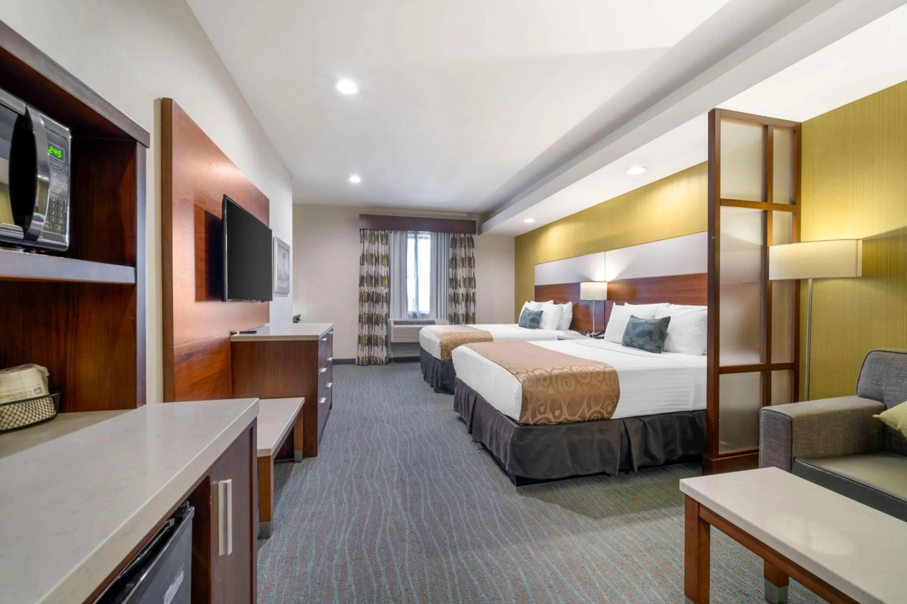 Bedroom, Bed in Best Western Plus Gardena-Los Angeles Inn & Suites