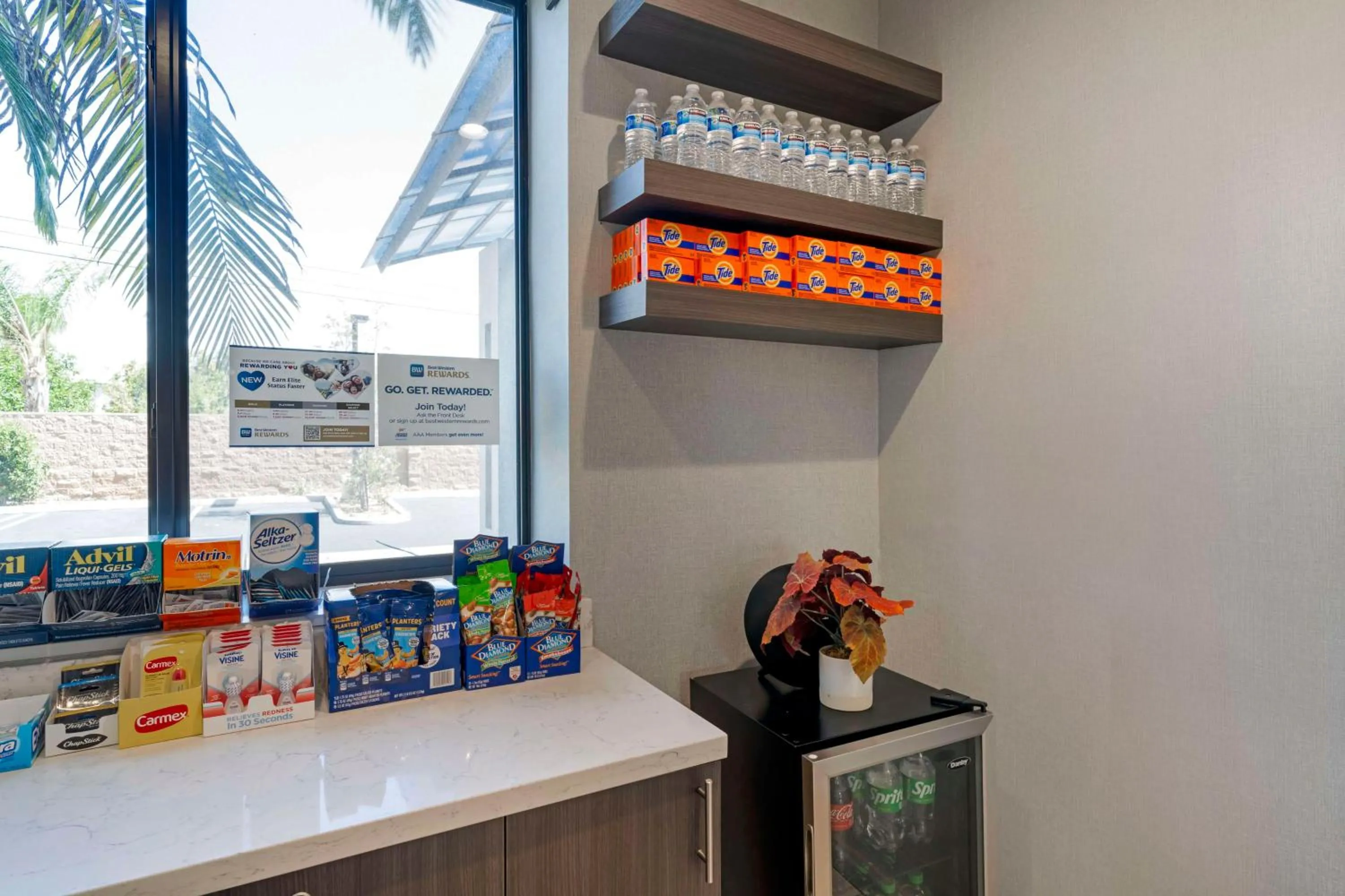 Property building in Best Western Plus Gardena-Los Angeles Inn & Suites