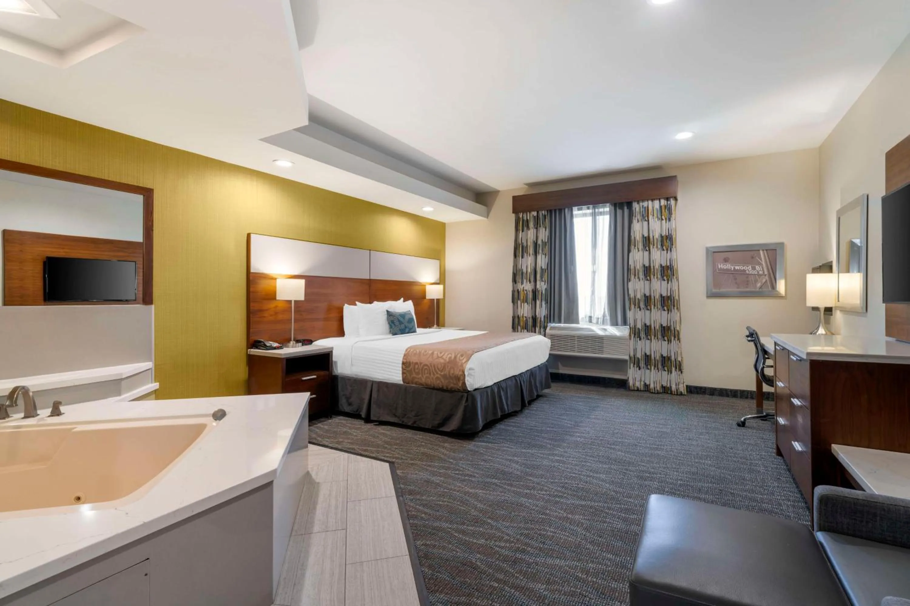 Bathroom, Bed in Best Western Plus Gardena-Los Angeles Inn & Suites