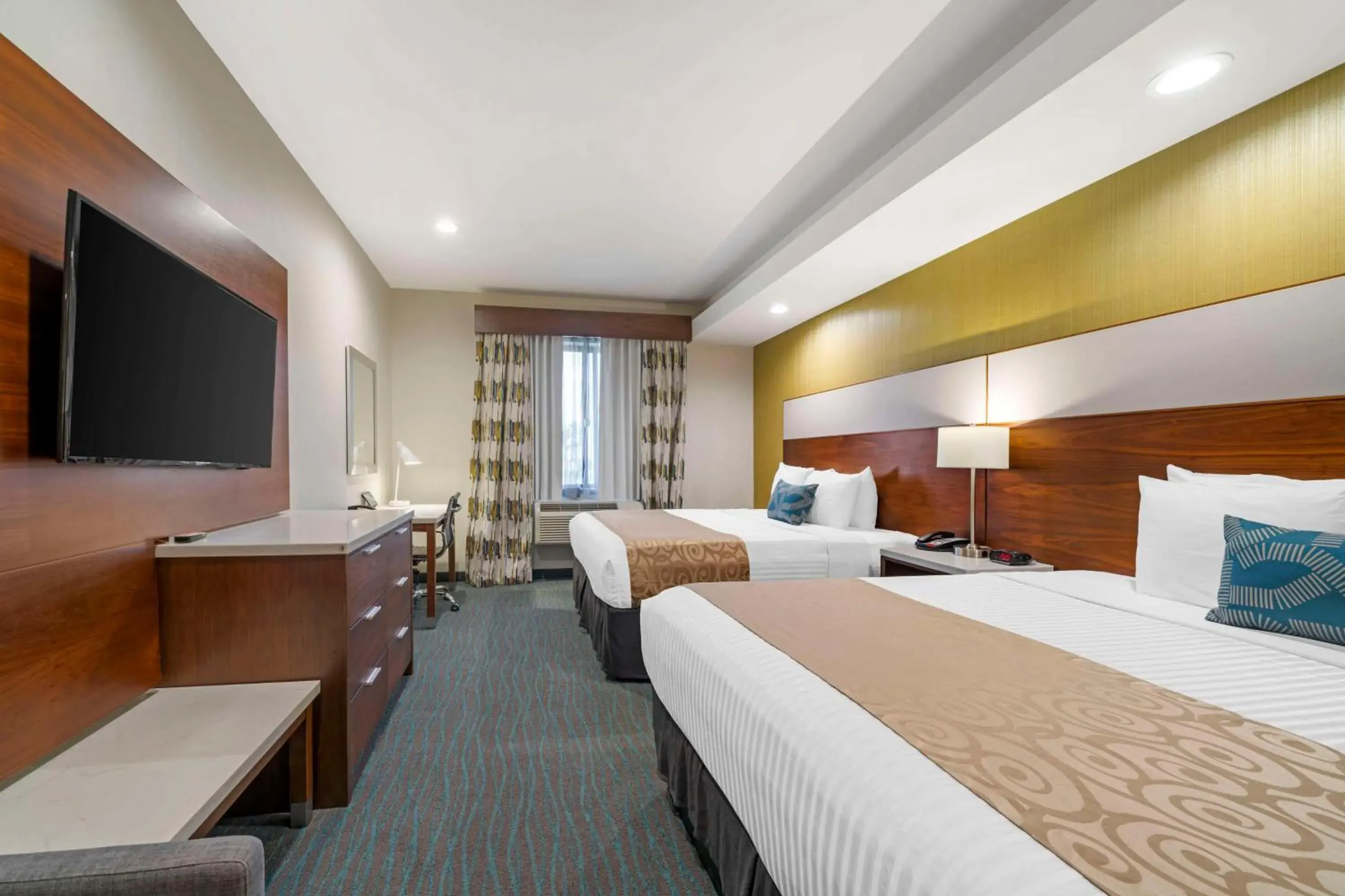 Bedroom, Bed in Best Western Plus Gardena-Los Angeles Inn & Suites Bedroom, Bed in Best Western Plus Gardena-Los Angeles Inn & Suites