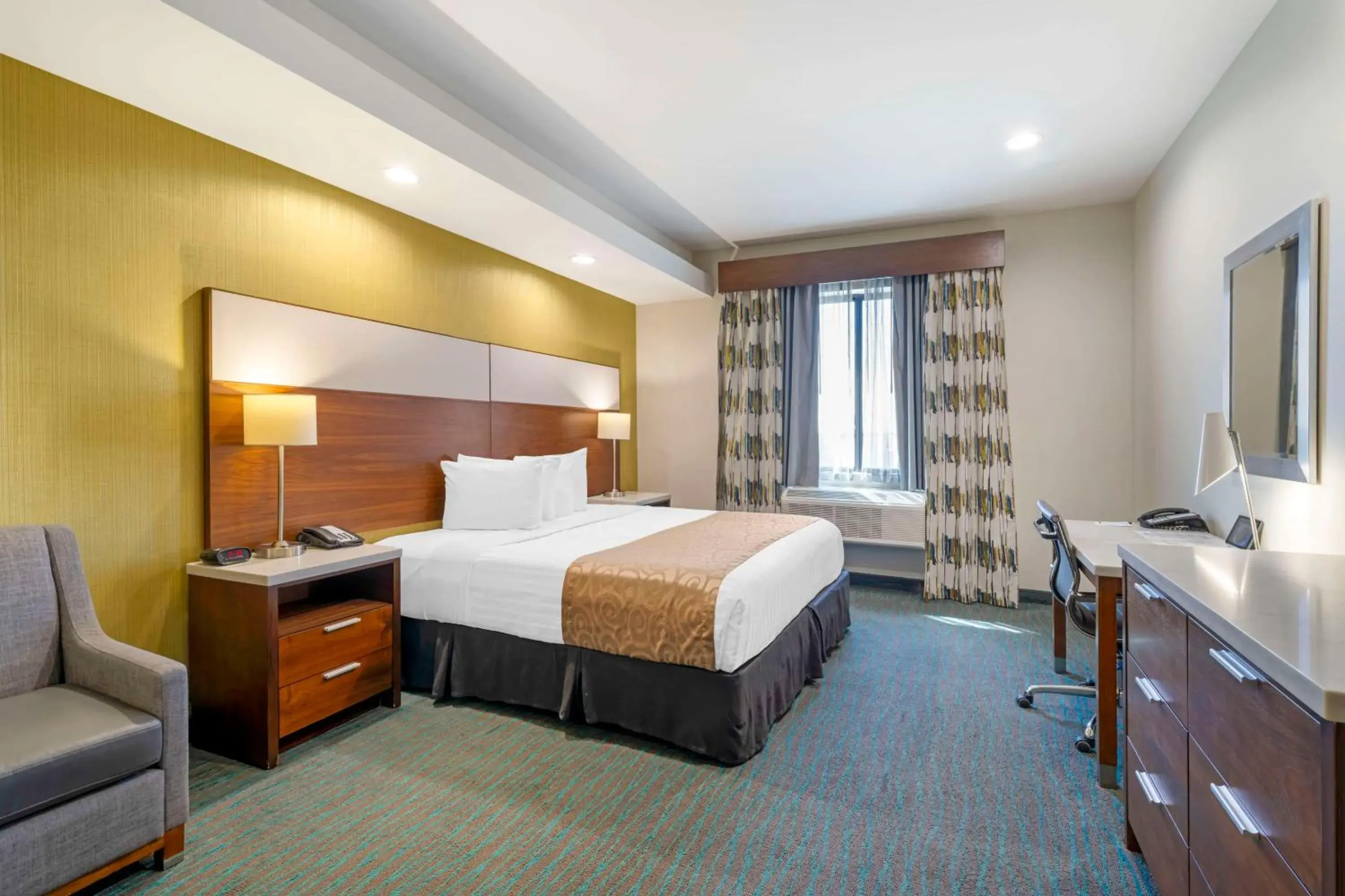 Bedroom, Bed in Best Western Plus Gardena-Los Angeles Inn & Suites Bedroom, Bed in Best Western Plus Gardena-Los Angeles Inn & Suites