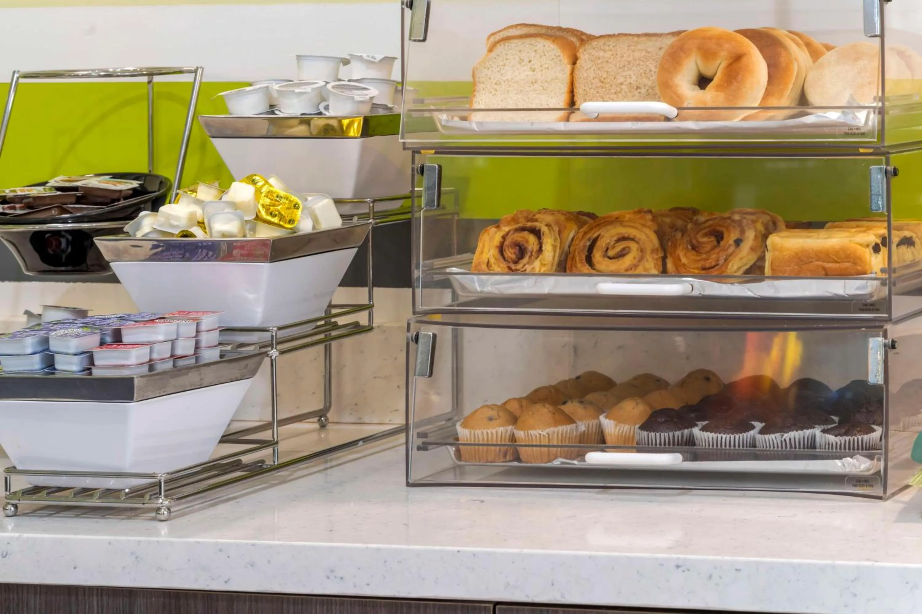 Breakfast in Best Western Plus Gardena-Los Angeles Inn & Suites