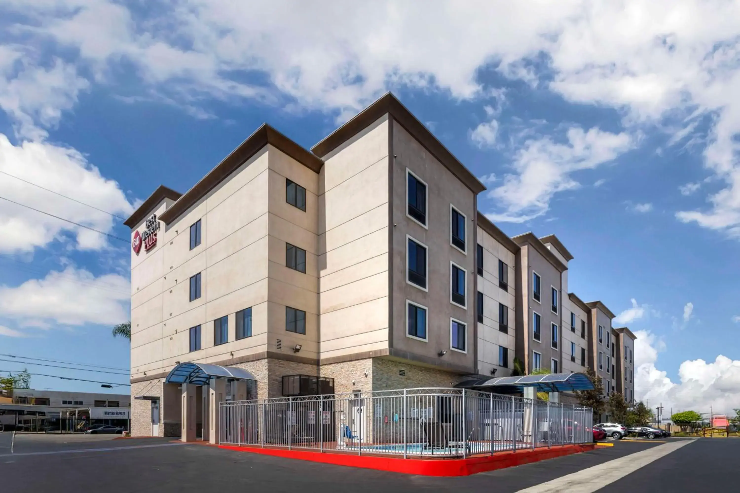 Property building in Best Western Plus Gardena-Los Angeles Inn & Suites Property building in Best Western Plus Gardena-Los Angeles Inn & Suites