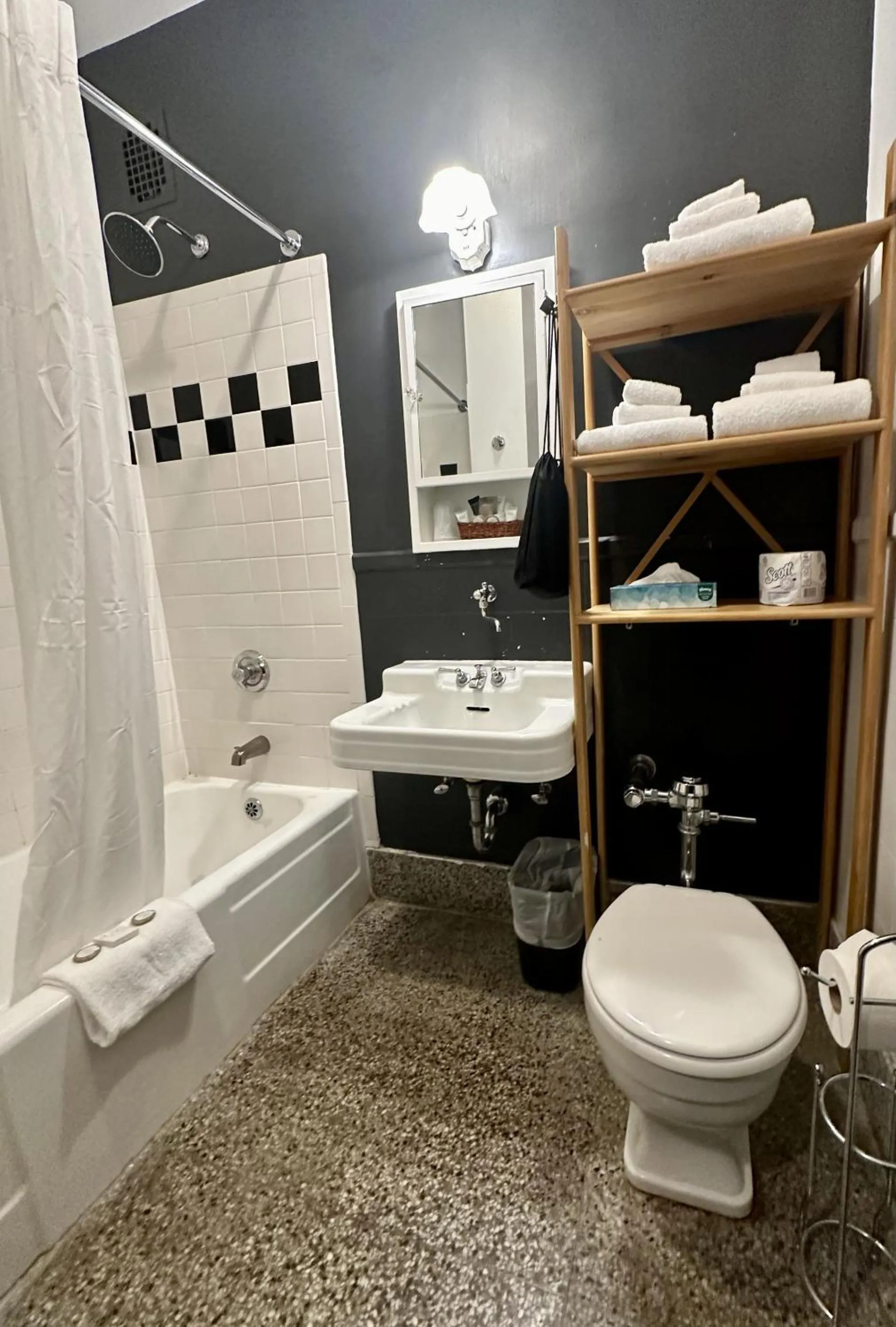 Shower in Latchis Hotel