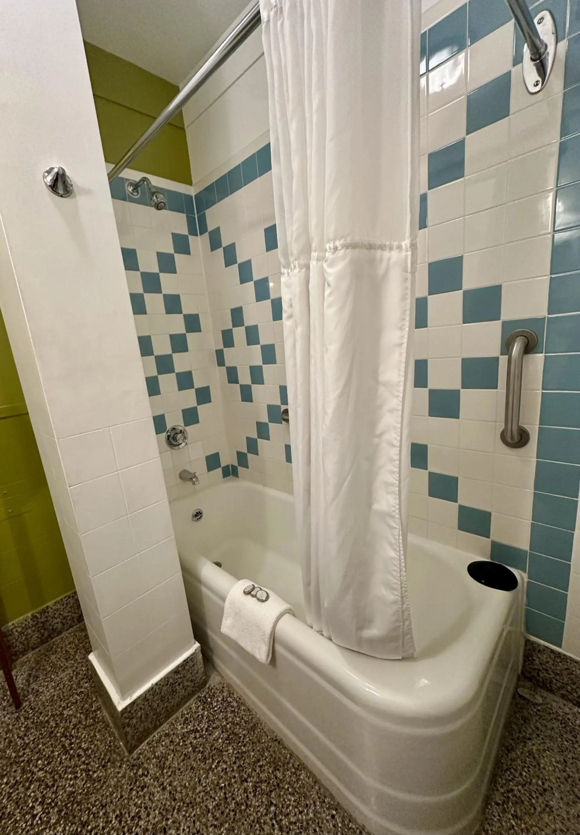 Shower in Latchis Hotel