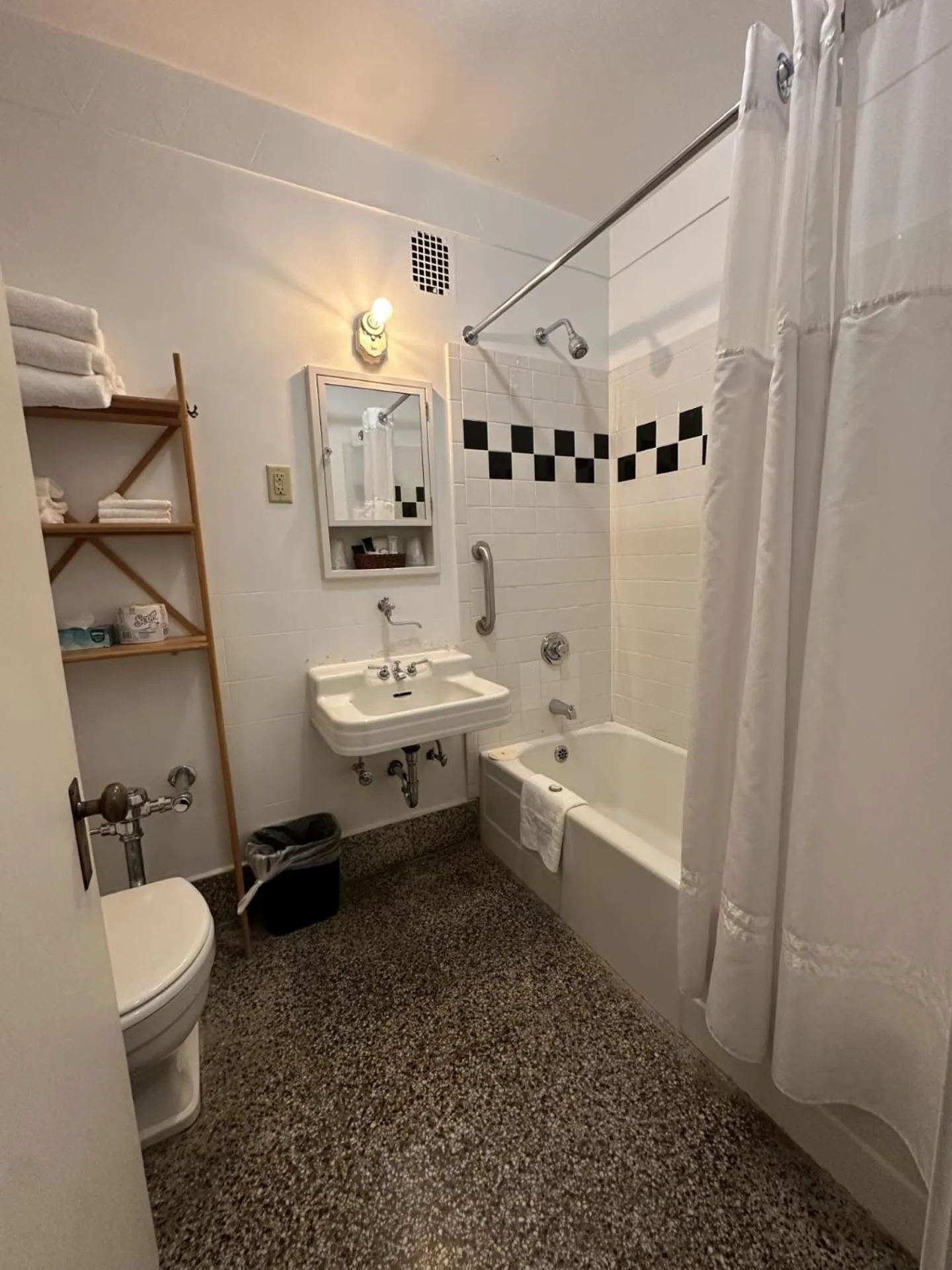 Shower in Latchis Hotel