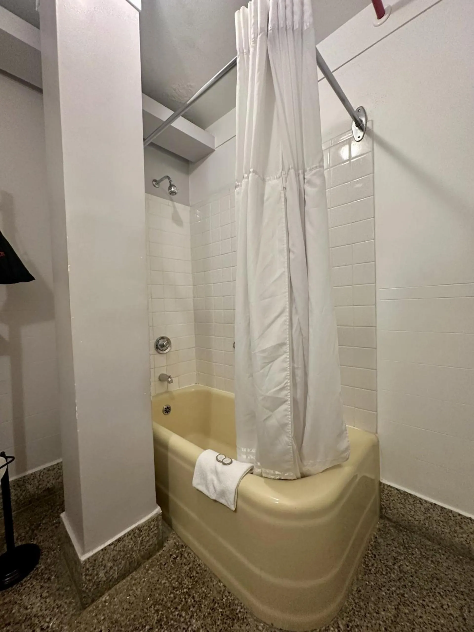 Shower in Latchis Hotel