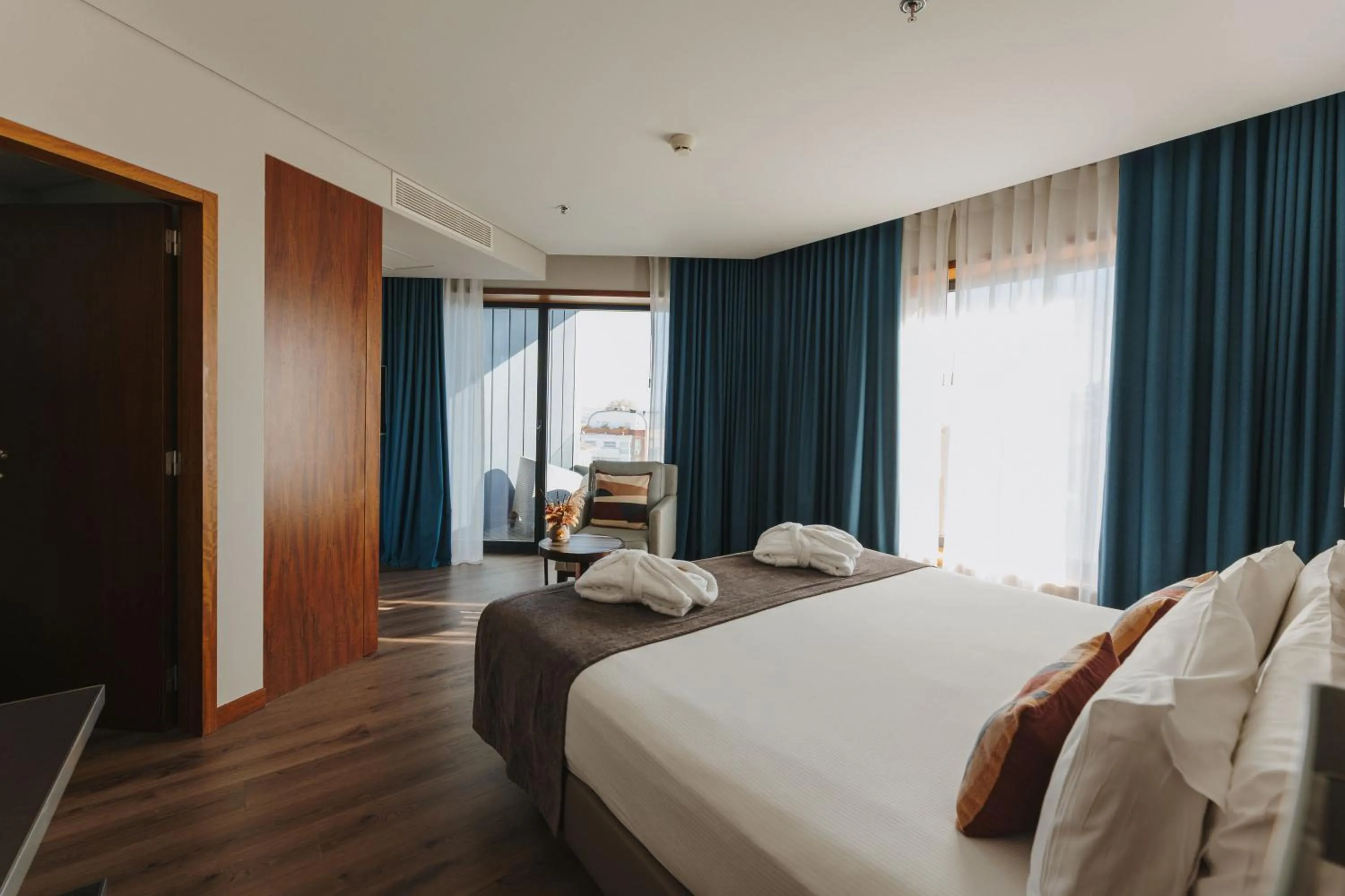 Bedroom, Bed in Timbre Heroismo