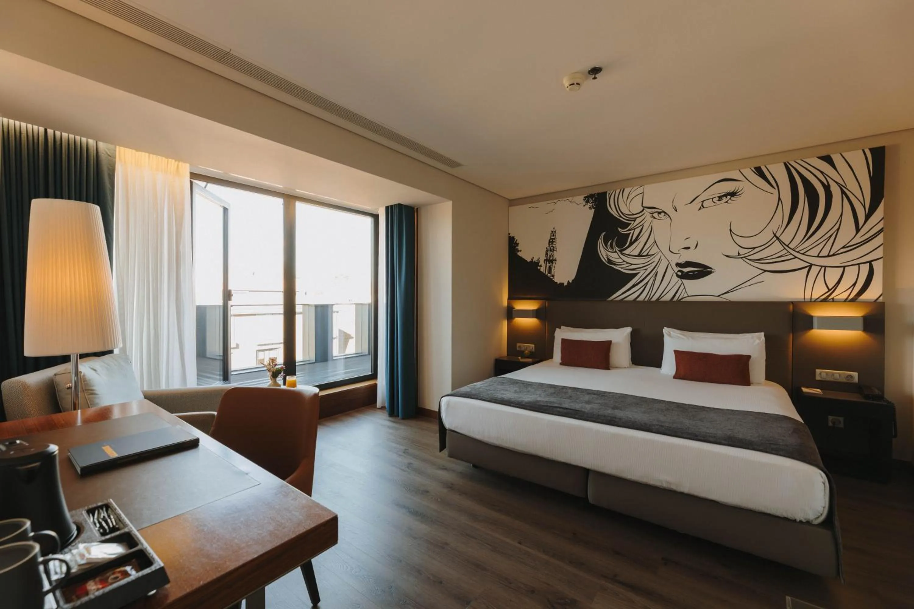 Bedroom, Bed in Timbre Heroismo