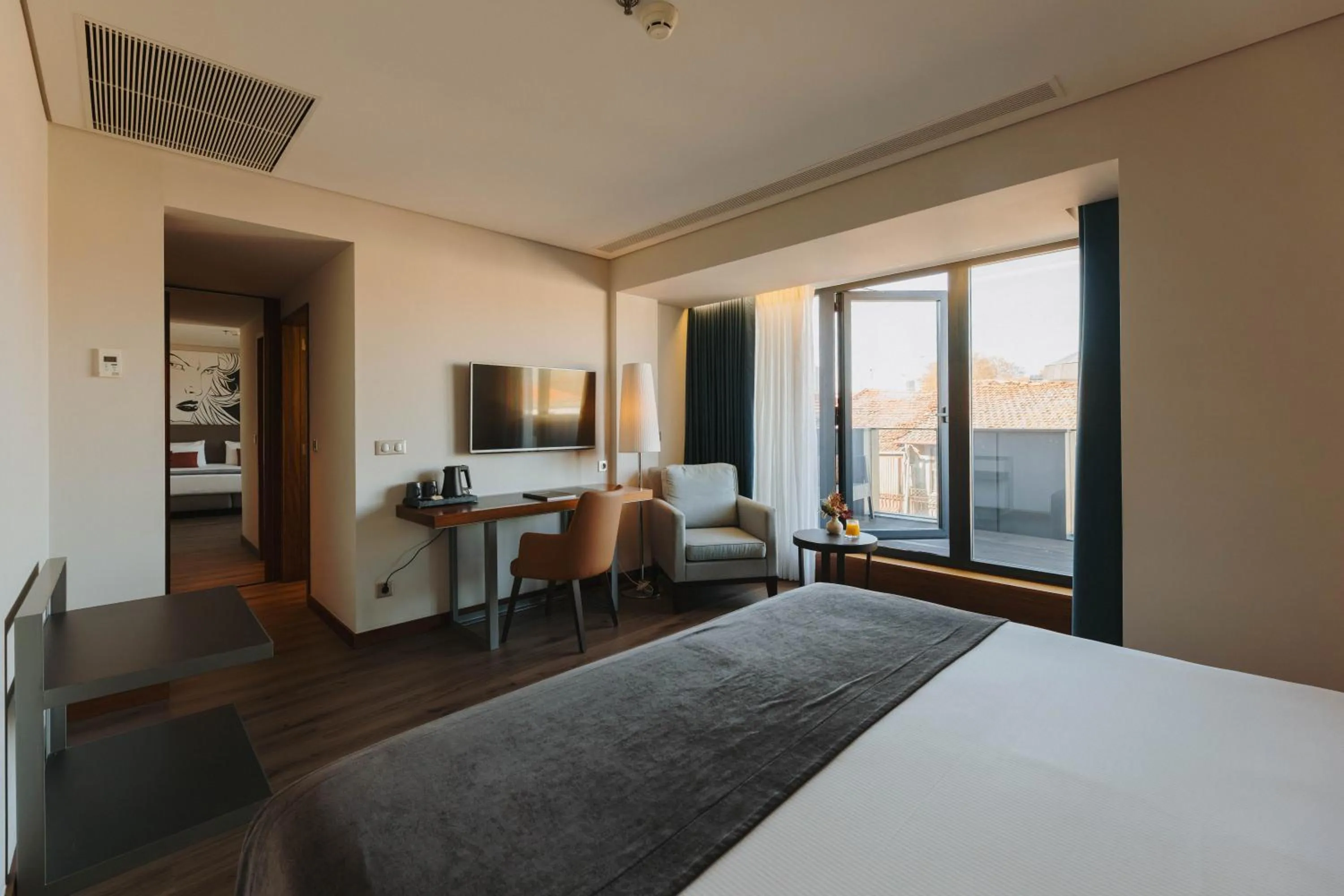 Bedroom, Bed in Timbre Heroismo