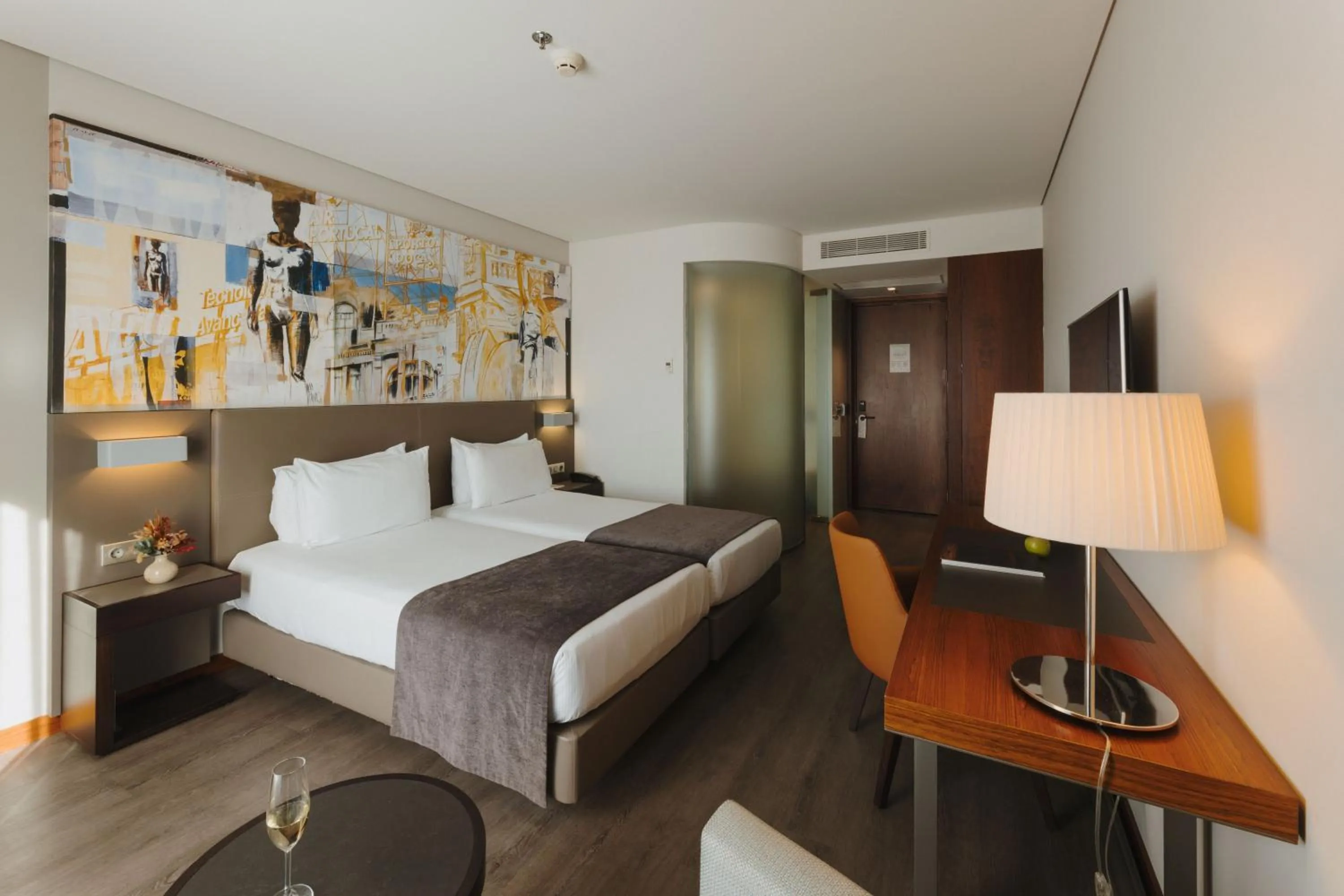 Bedroom, Bed in Timbre Heroismo