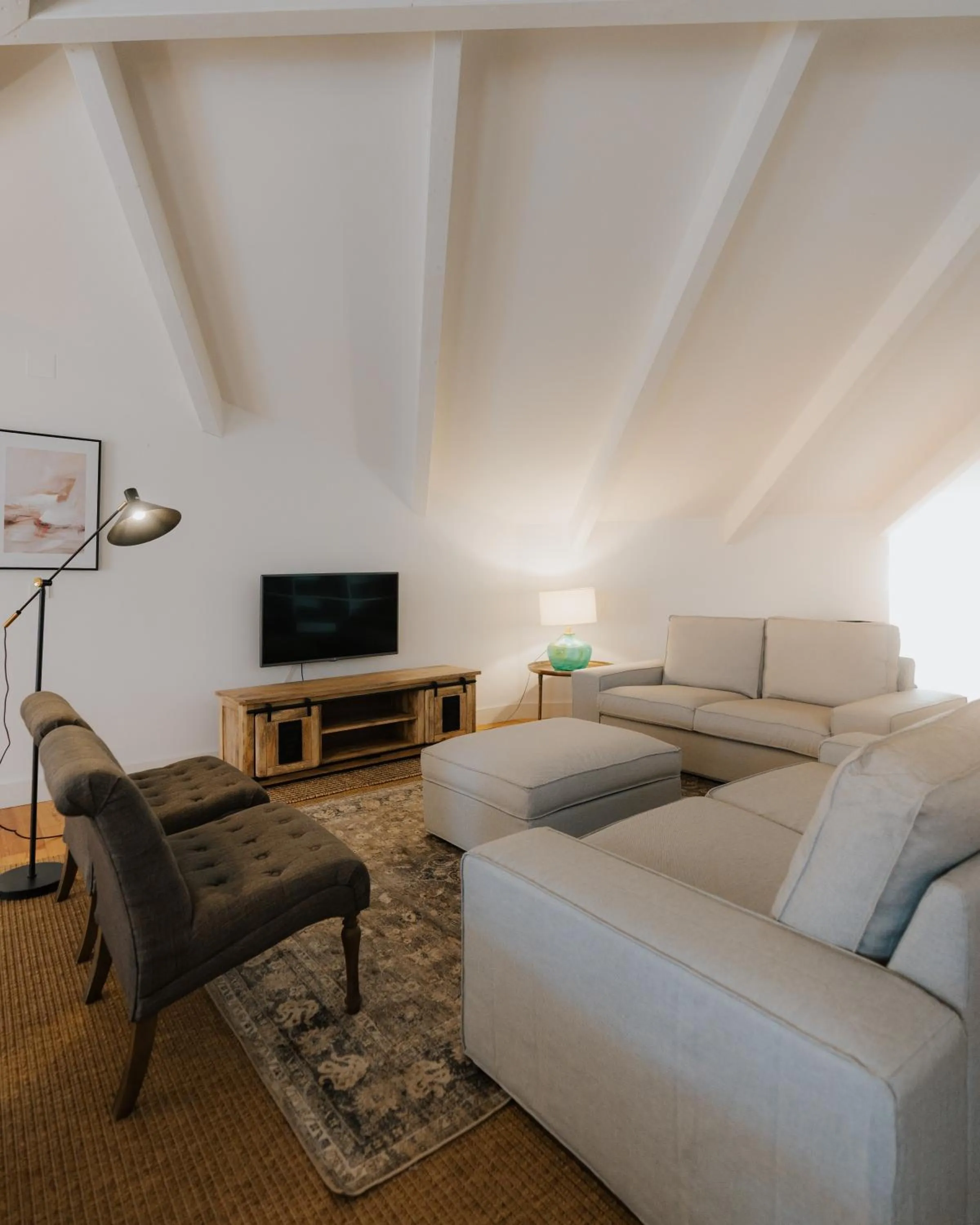 Communal lounge/ TV room in AlmaLusa Baixa/Chiado