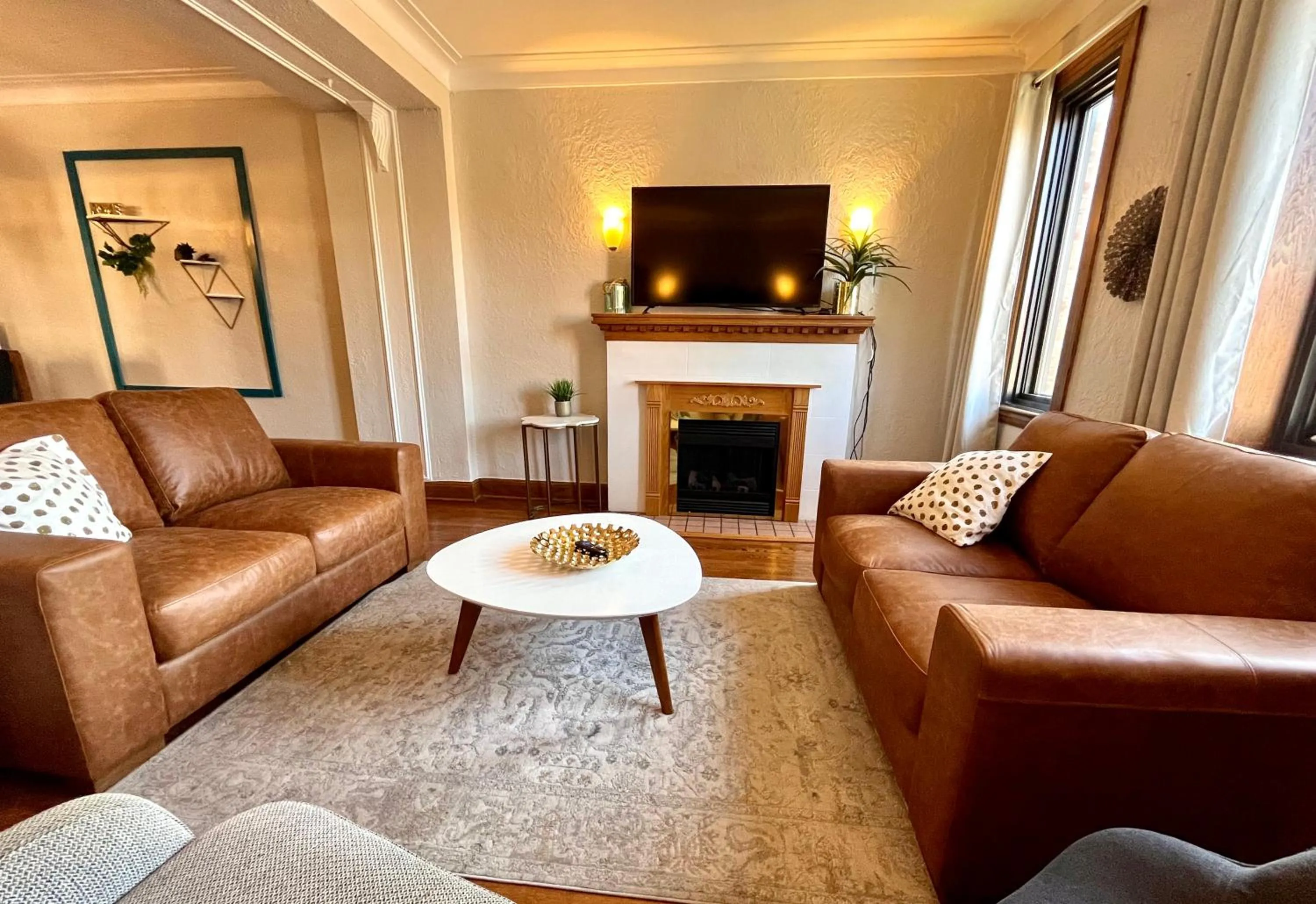 TV and multimedia in MTLVacationrentals-The MTLVR Kisses