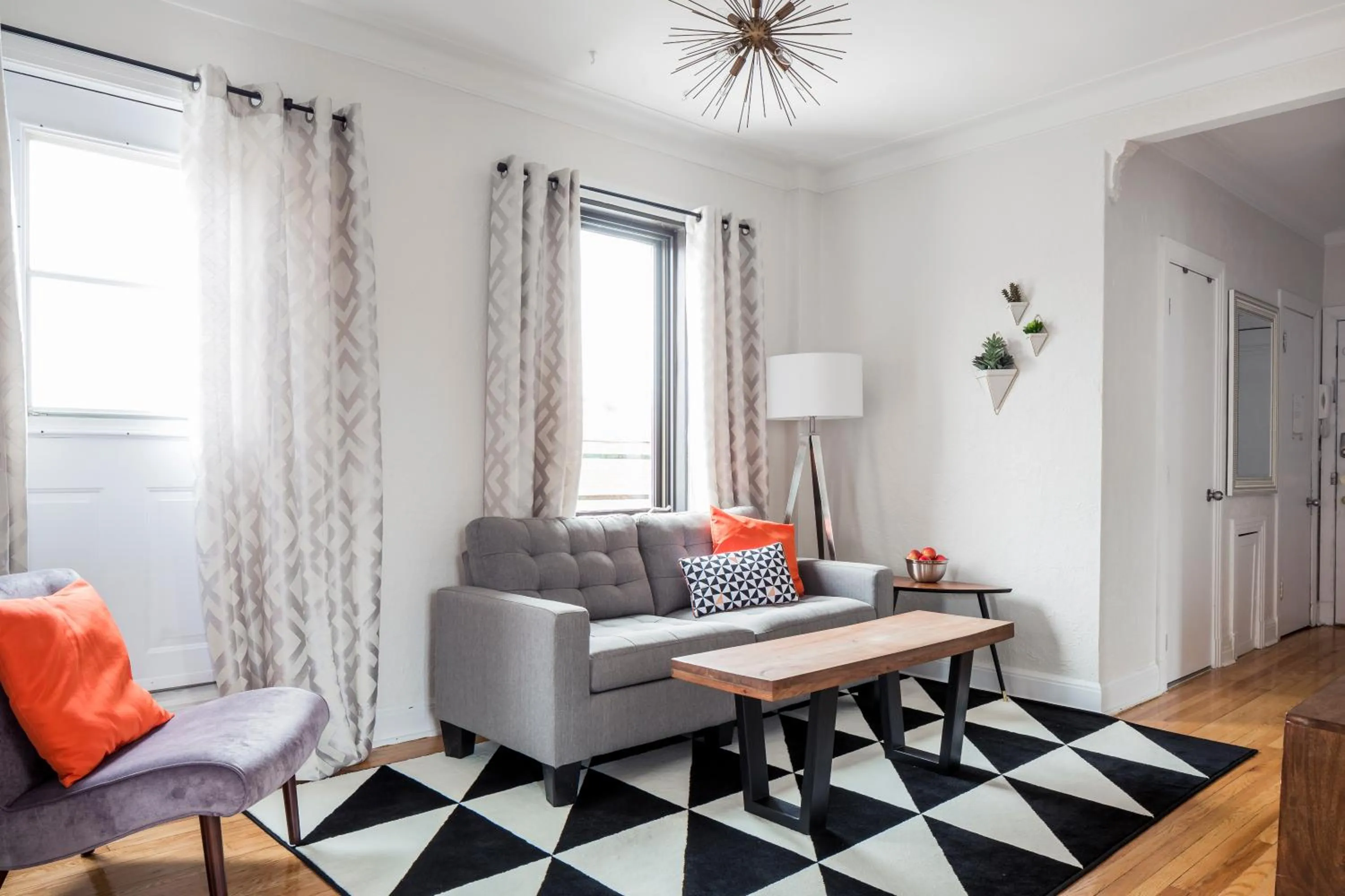 TV and multimedia in MTLVacationrentals-The MTLVR Kisses