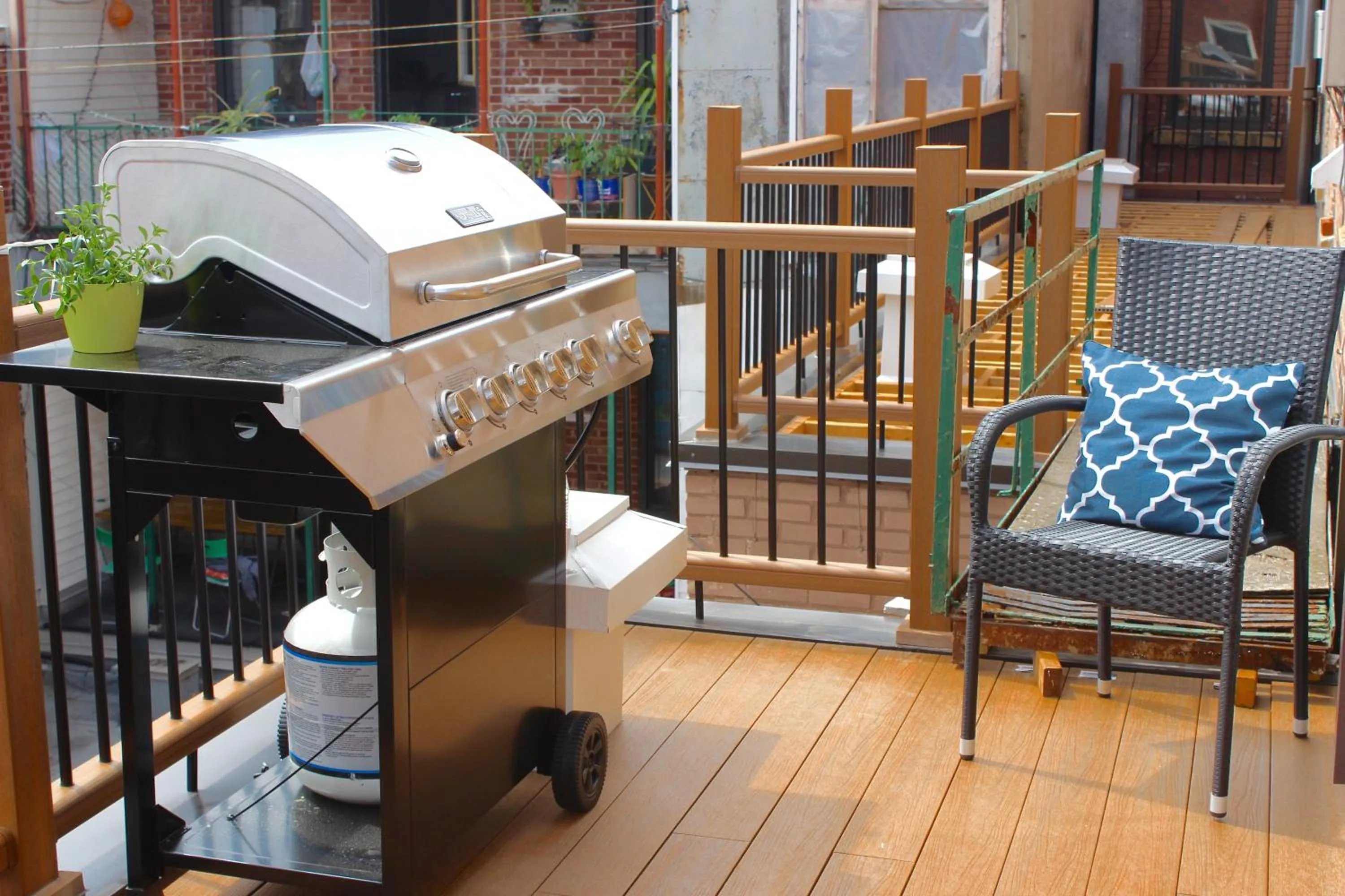 Patio in MTLVacationrentals-The MTLVR Kisses