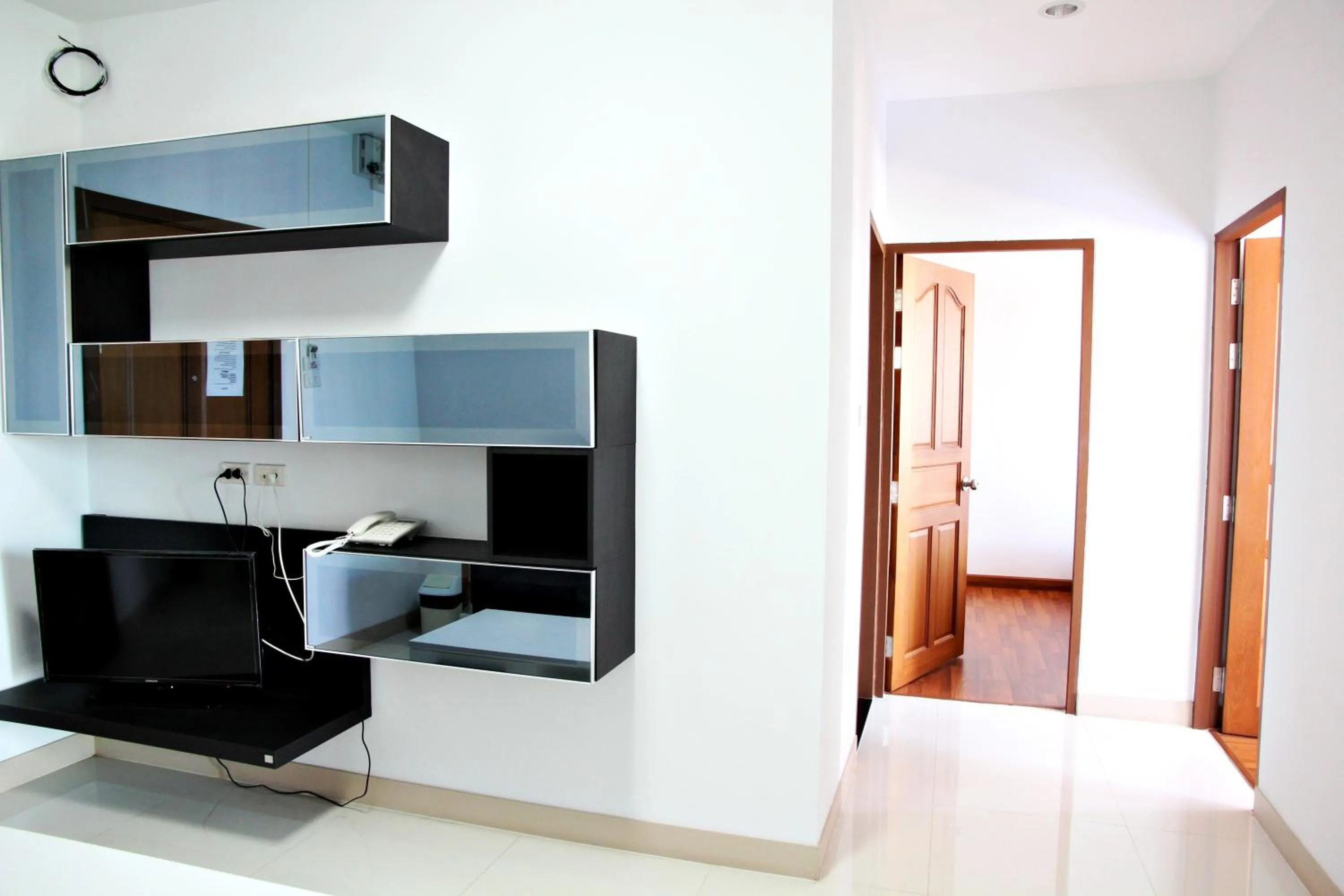 Seating area, Bed in V-twin Condo Donjan