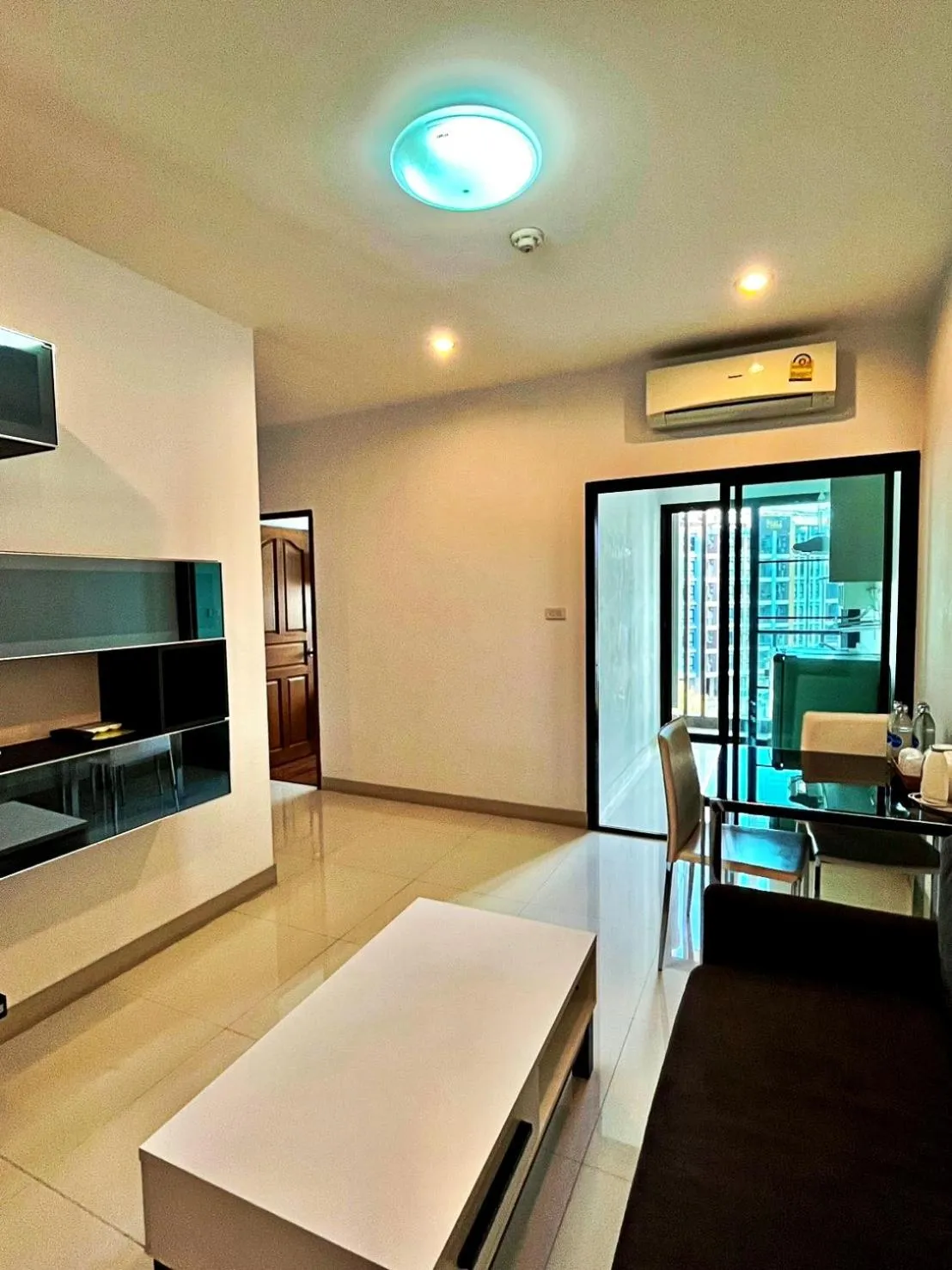 Seating area in V-twin Condo Donjan