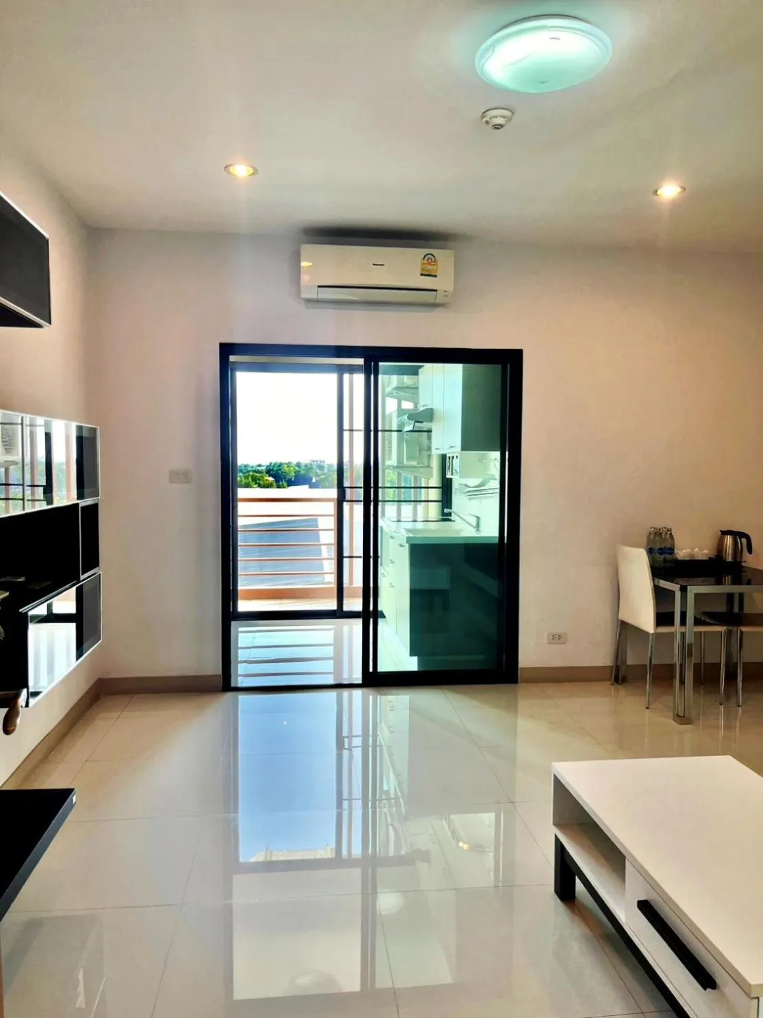 Seating area in V-twin Condo Donjan