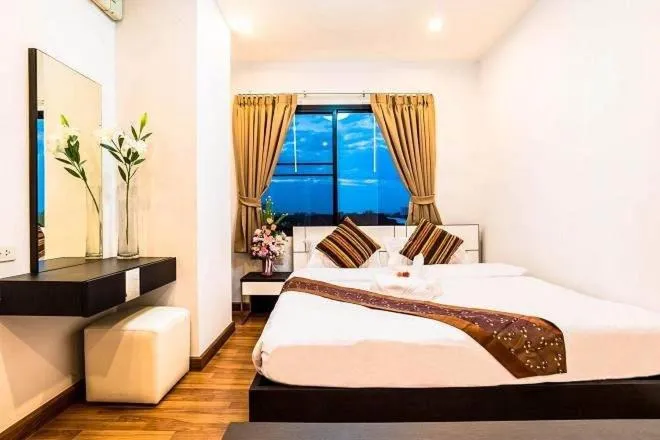 Bed in V-twin Condo Donjan