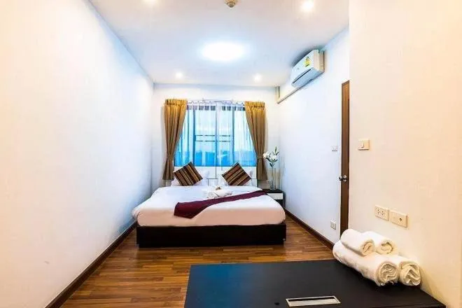 Bed in V-twin Condo Donjan