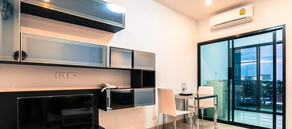 Seating area in V-twin Condo Donjan