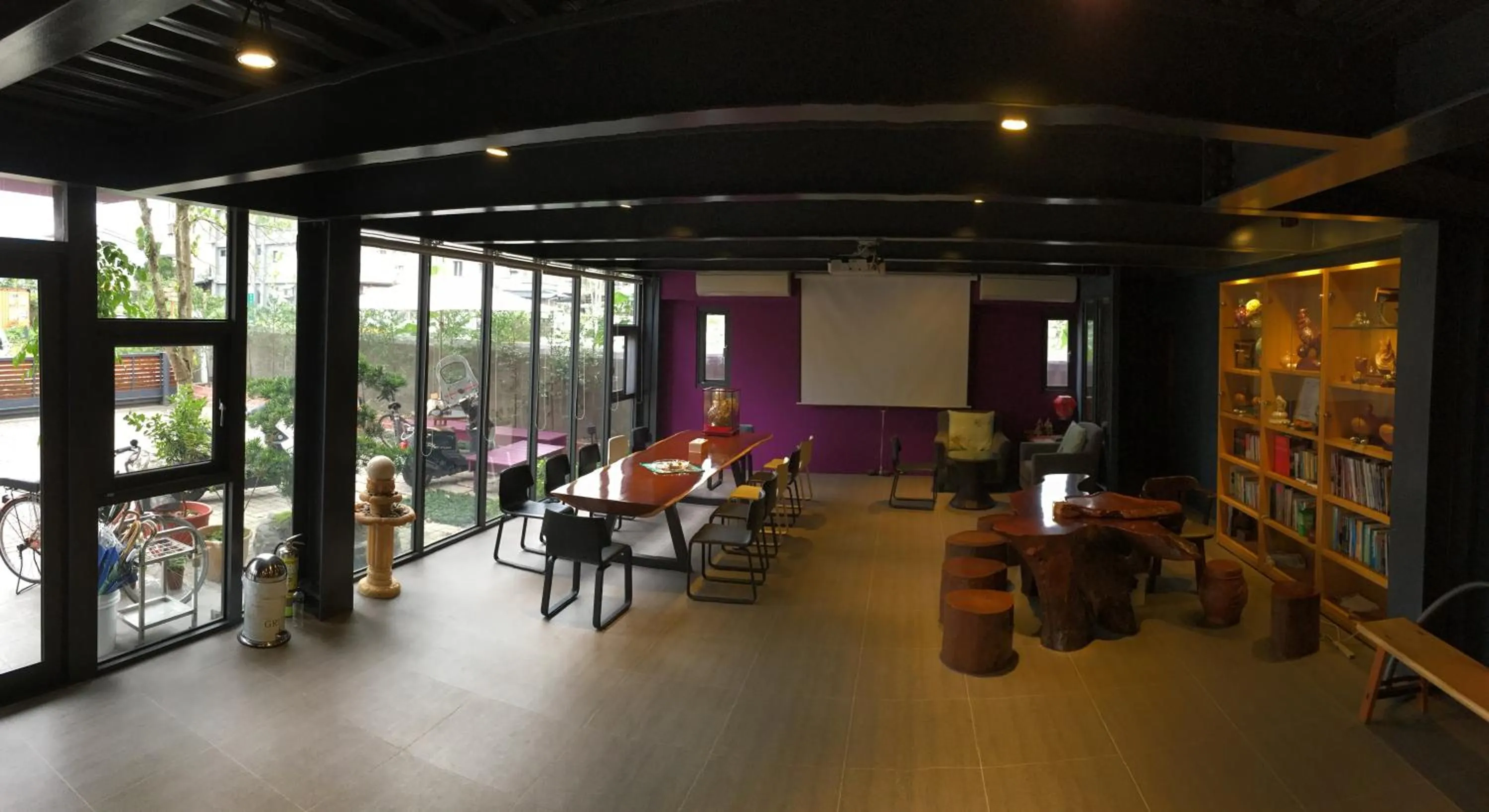 Restaurant/places to eat in Yes Villa