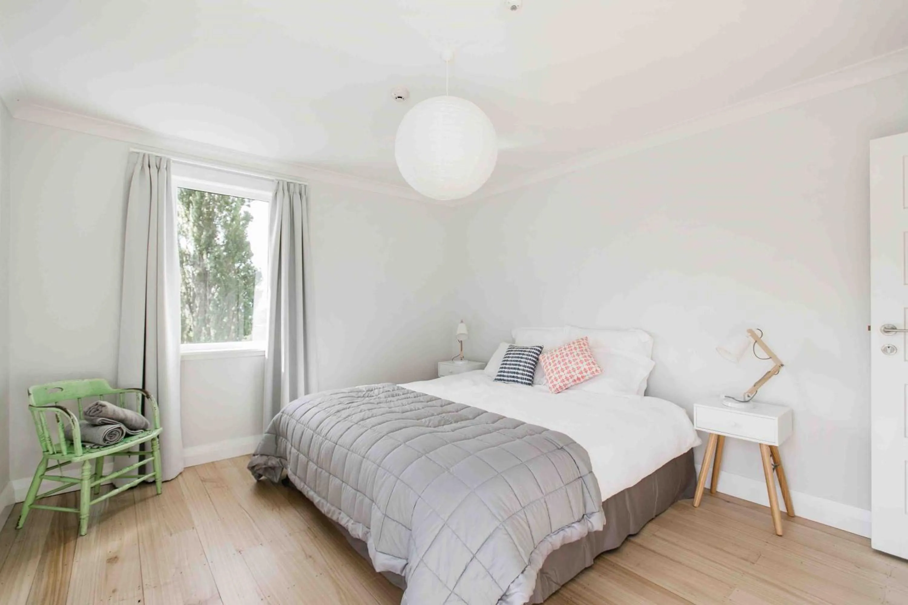 Photo of the whole room, Bed in The Pear Orchard Lodge