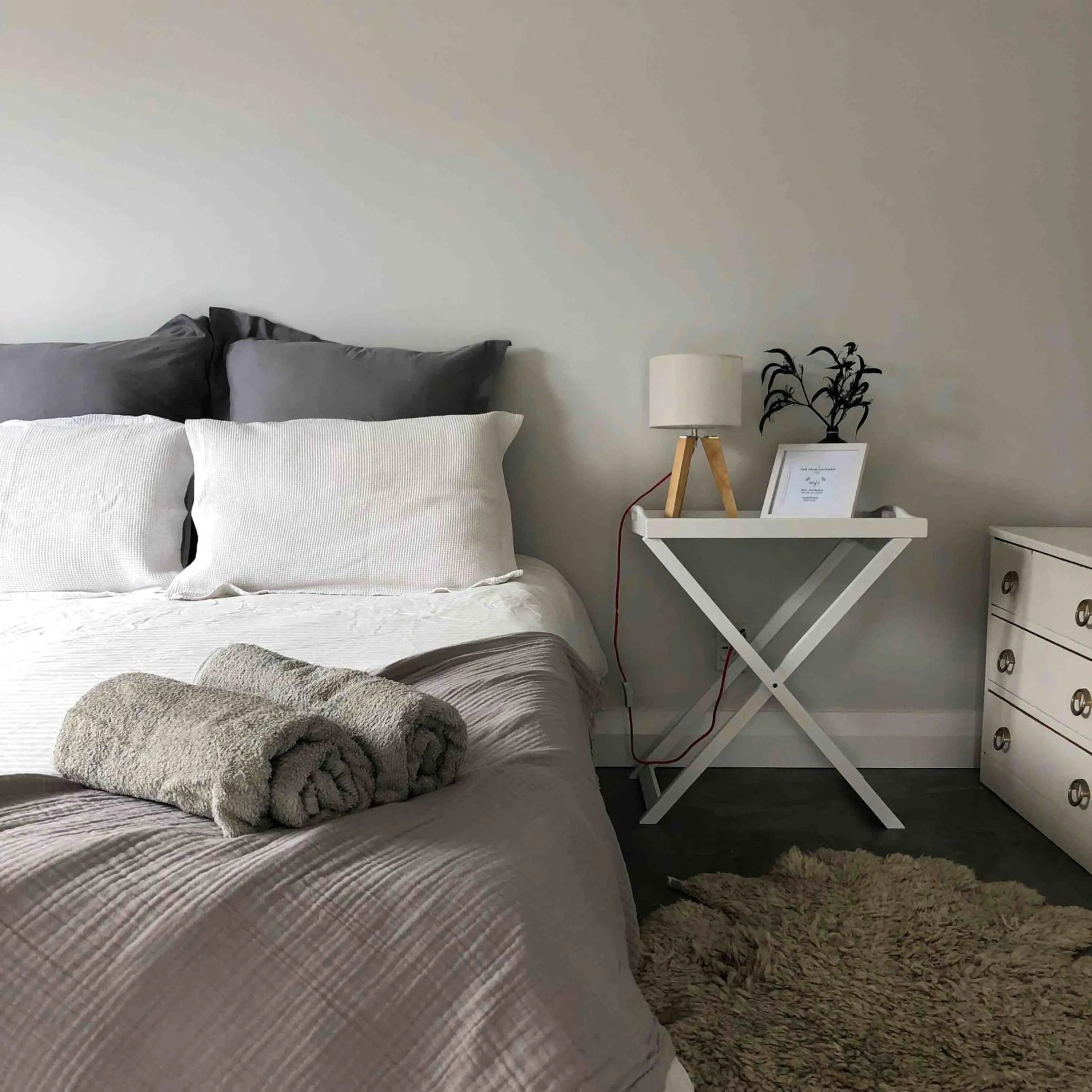 Bedroom, Bed in The Pear Orchard Lodge