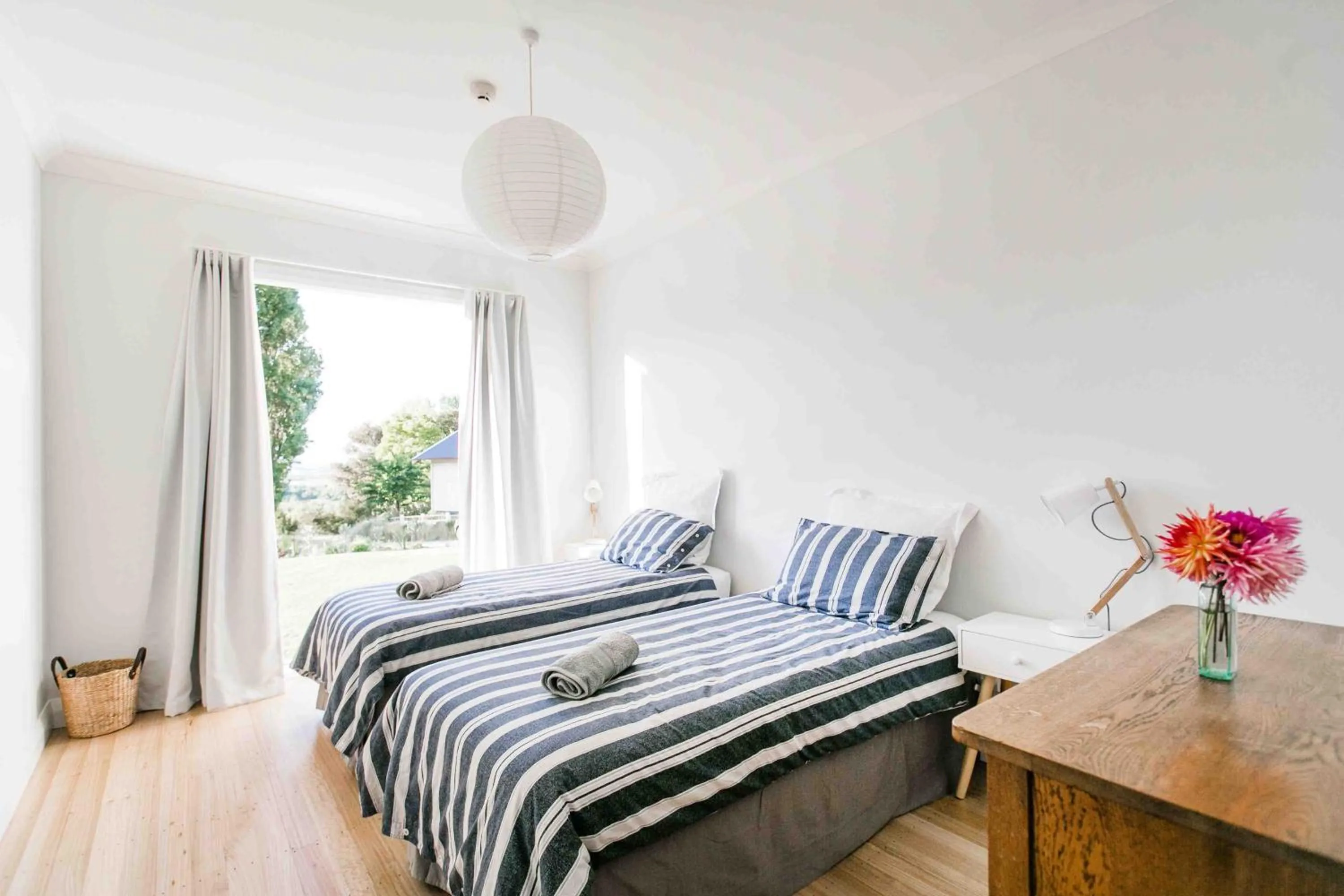 Photo of the whole room, Bed in The Pear Orchard Lodge