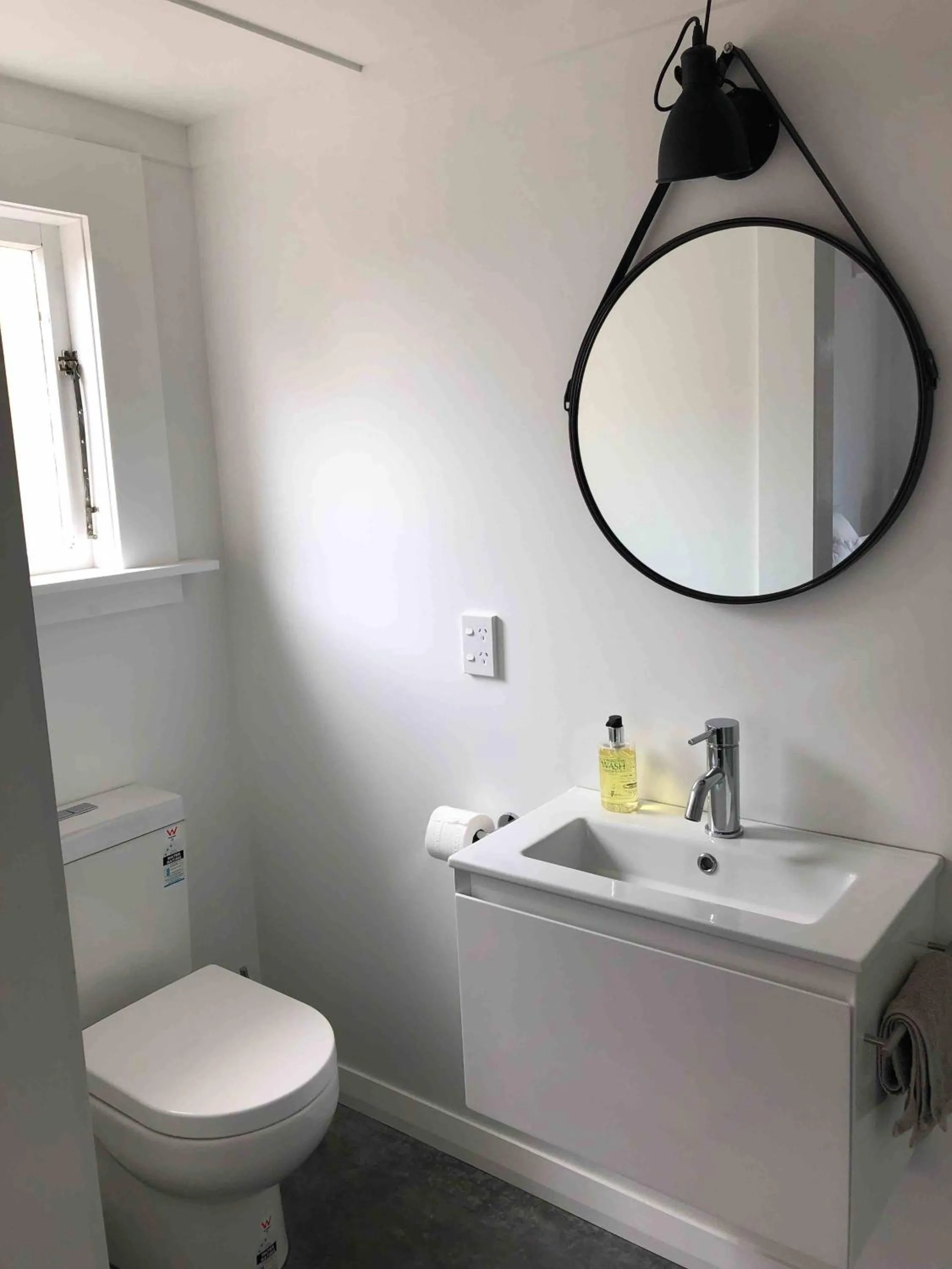 Toilet in The Pear Orchard Lodge