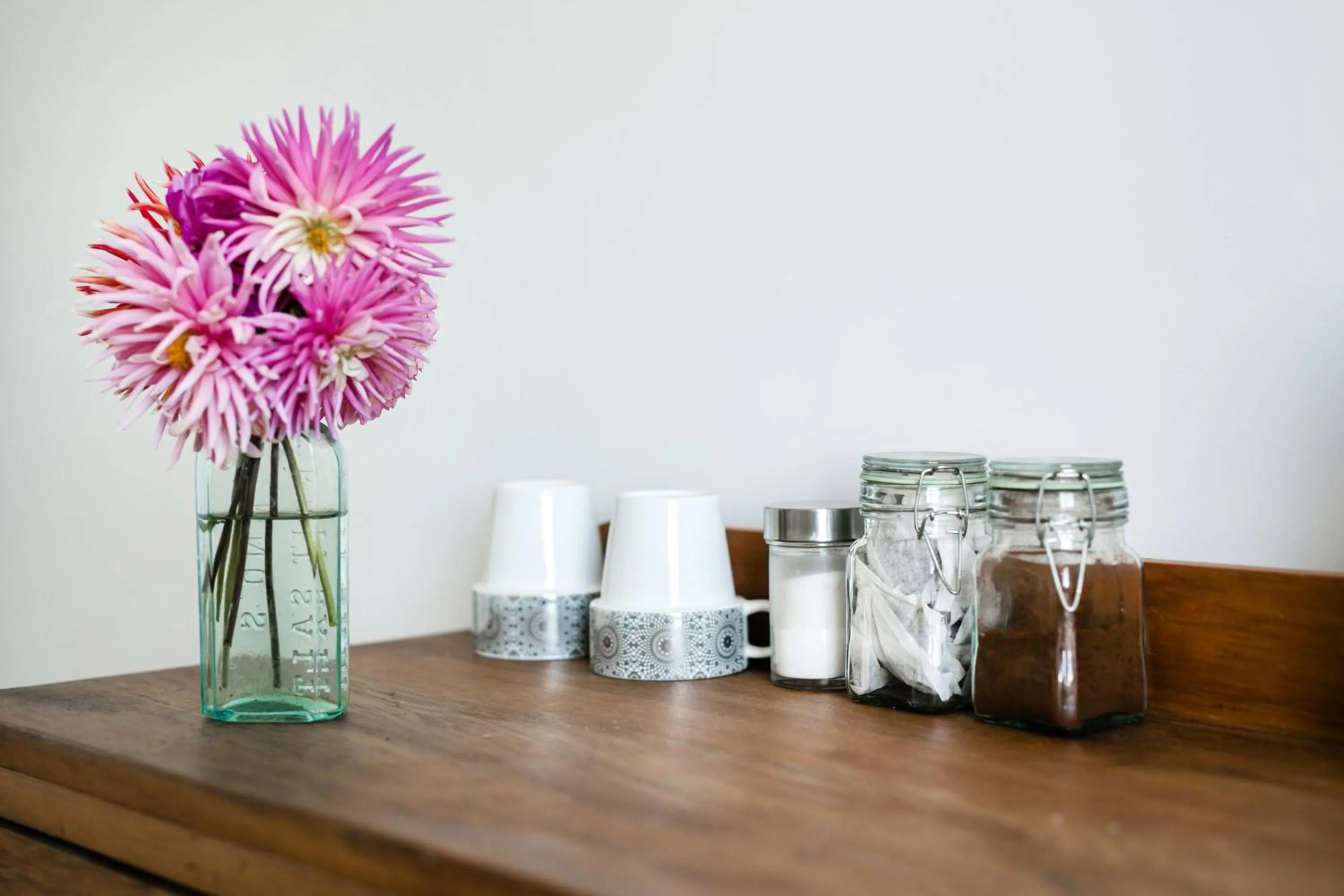 Coffee/tea facilities in The Pear Orchard Lodge