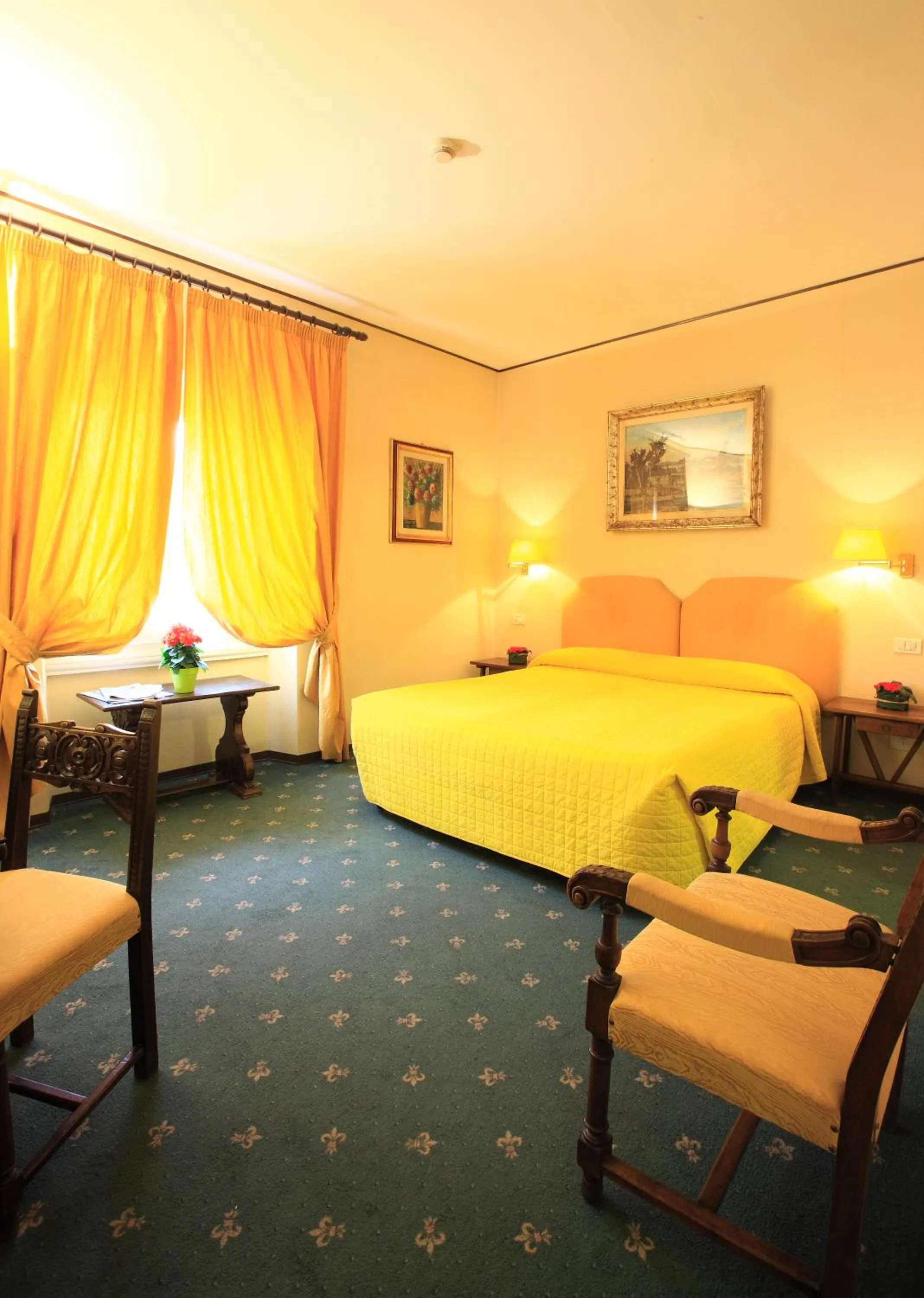 Photo of the whole room, Bed in Hotel S.Giorgio & Olimpic