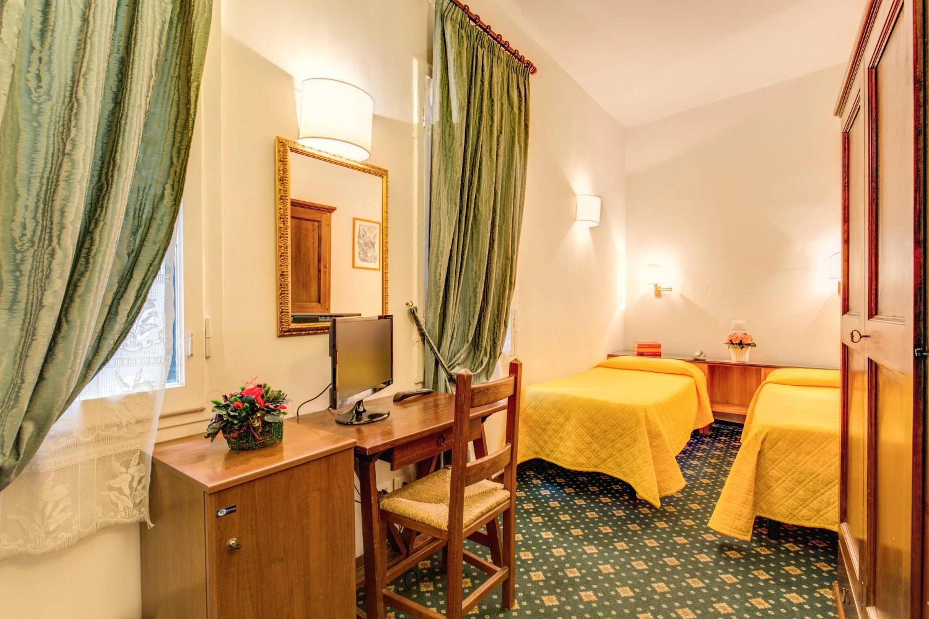 Photo of the whole room, Bed in Hotel S.Giorgio & Olimpic