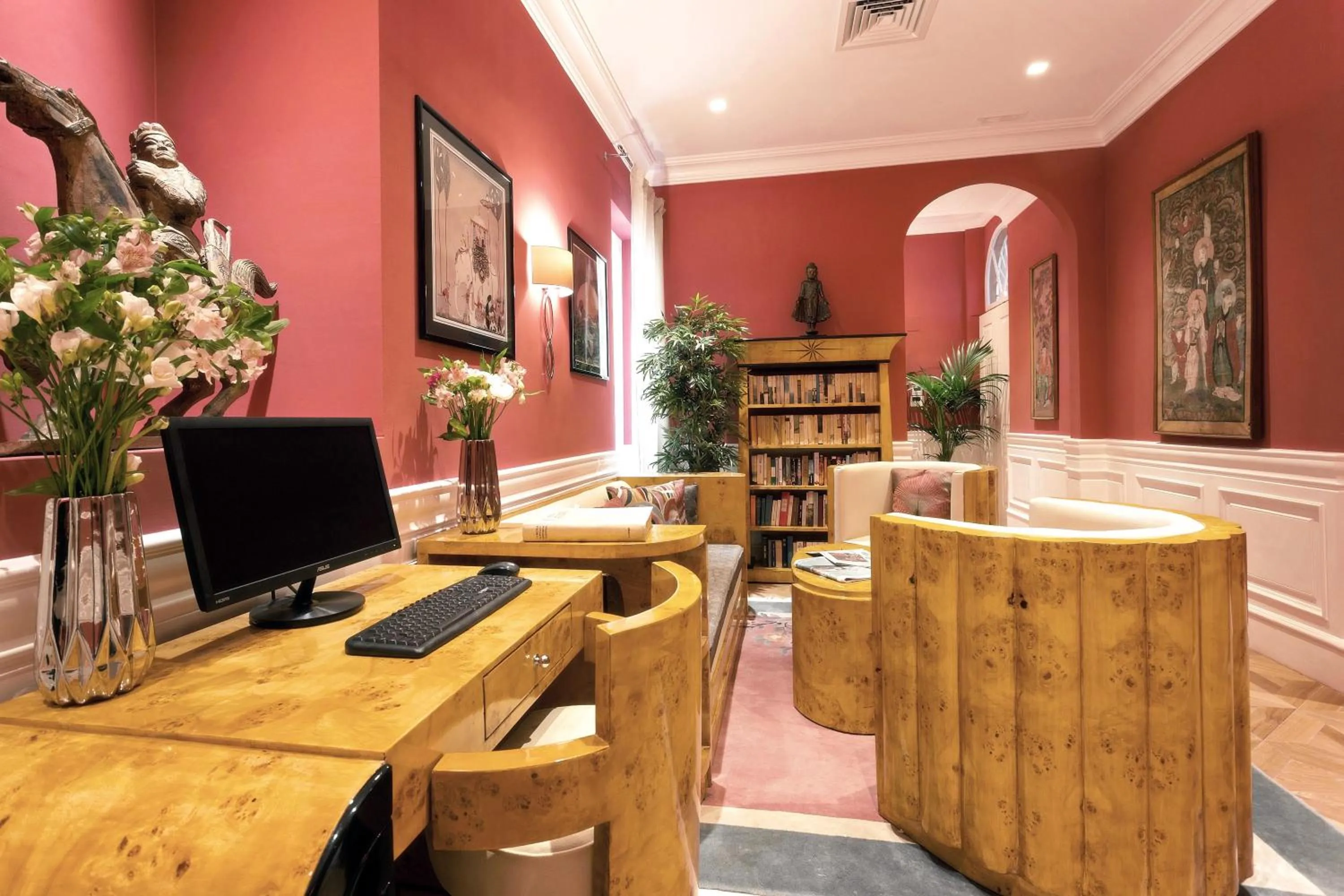 Communal lounge/ TV room in La Maison du Sage