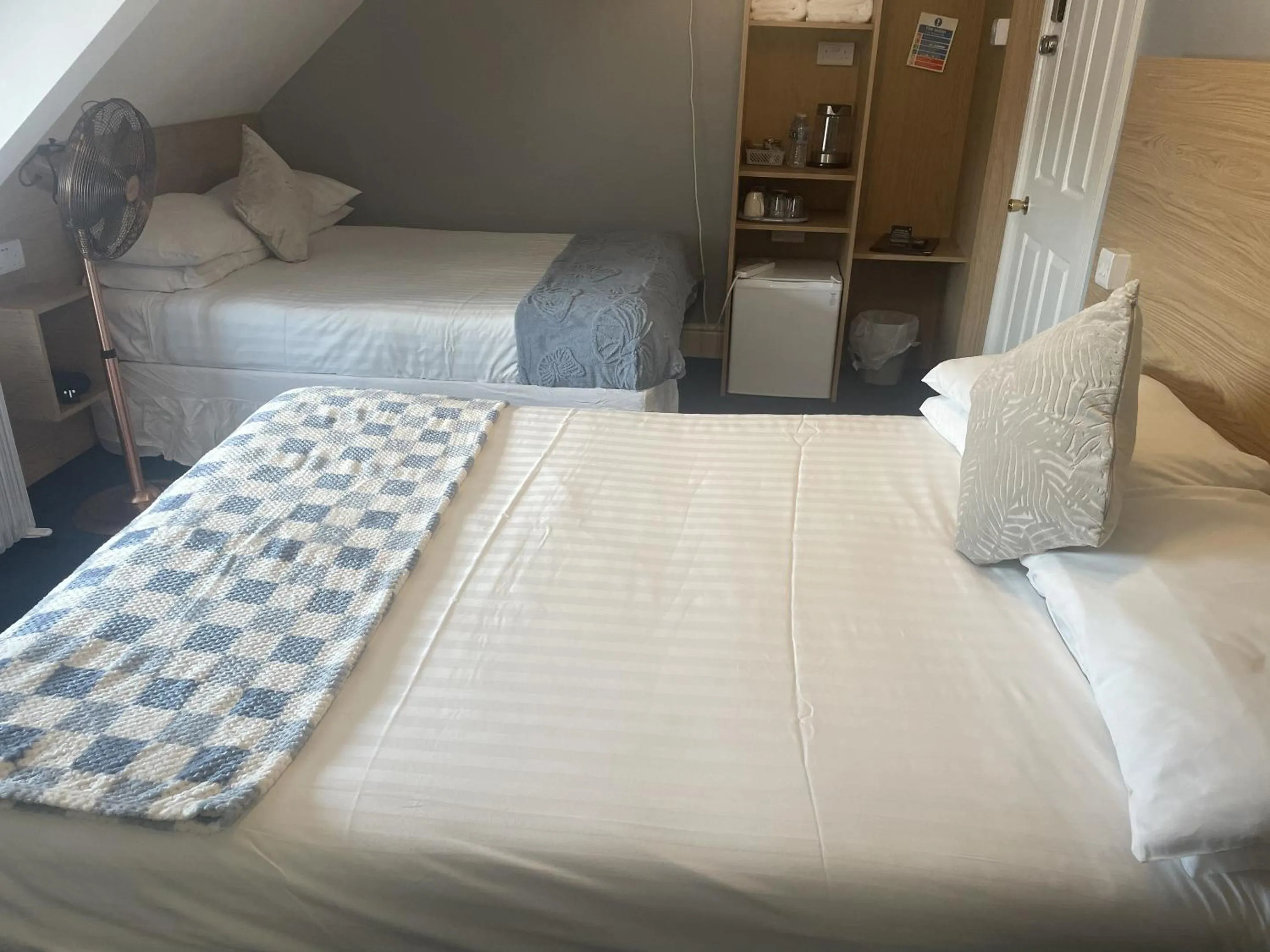 Bedroom, Bed in Diamonds Inn