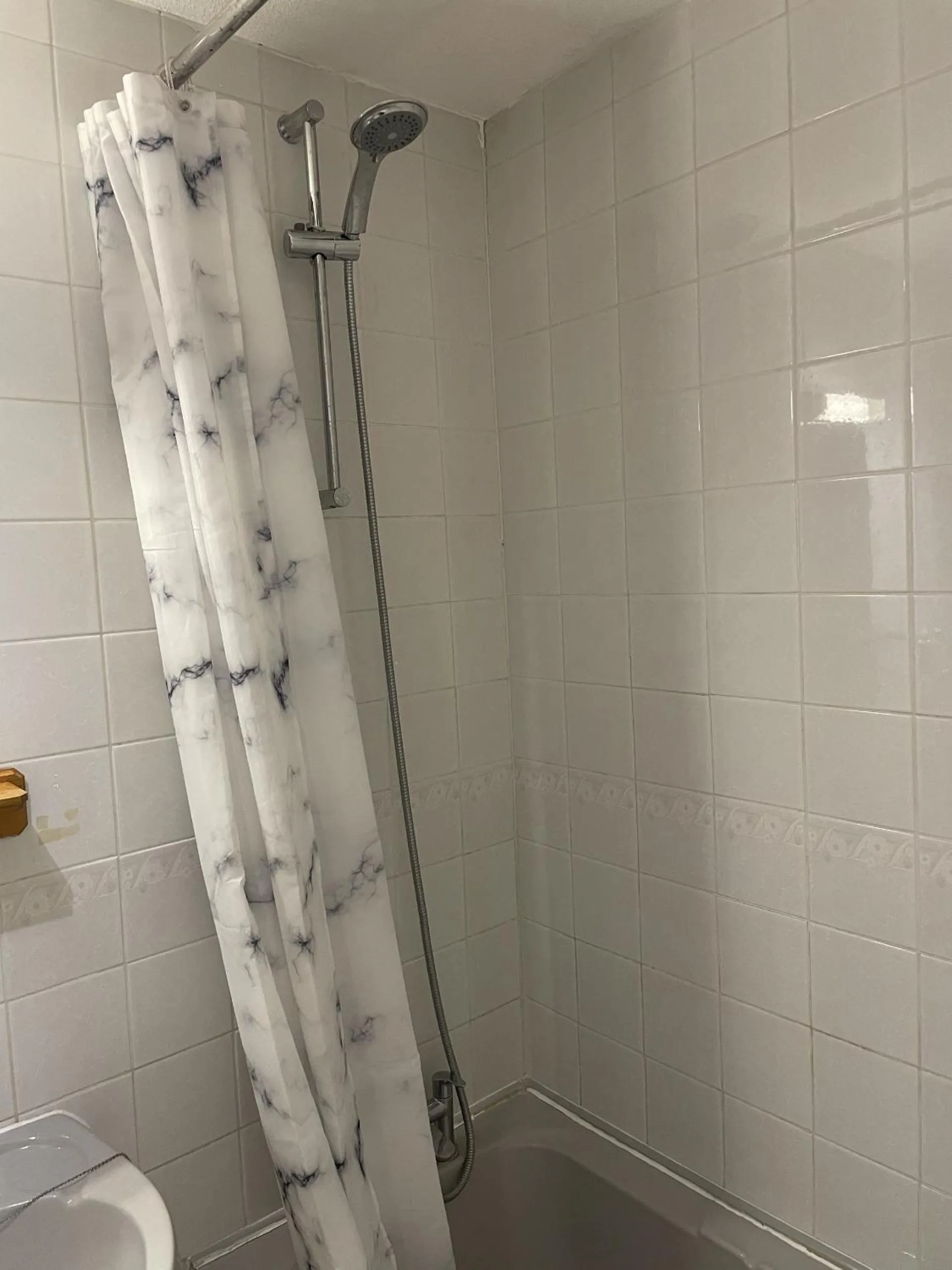 Bathroom in Diamonds Inn