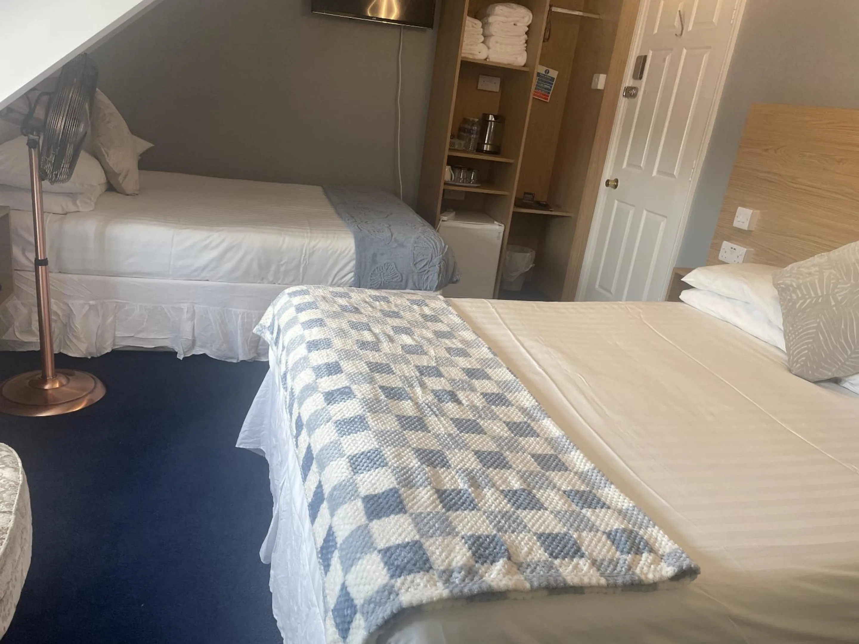 Bedroom, Bed in Diamonds Inn