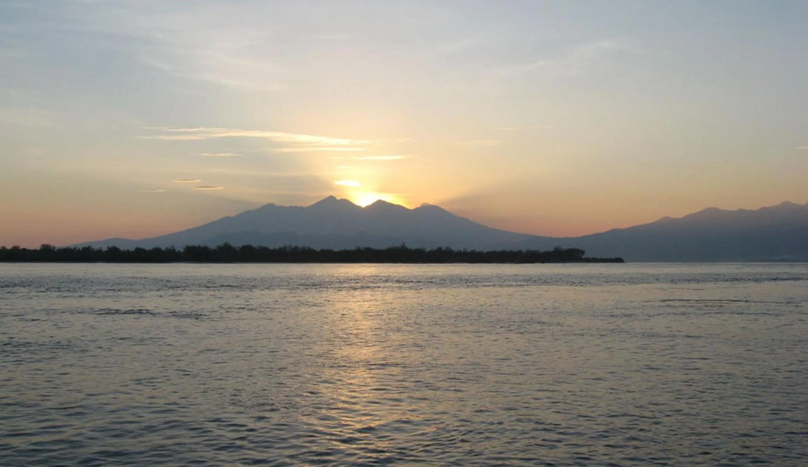 Sunrise in Mango Dive & Bungalow