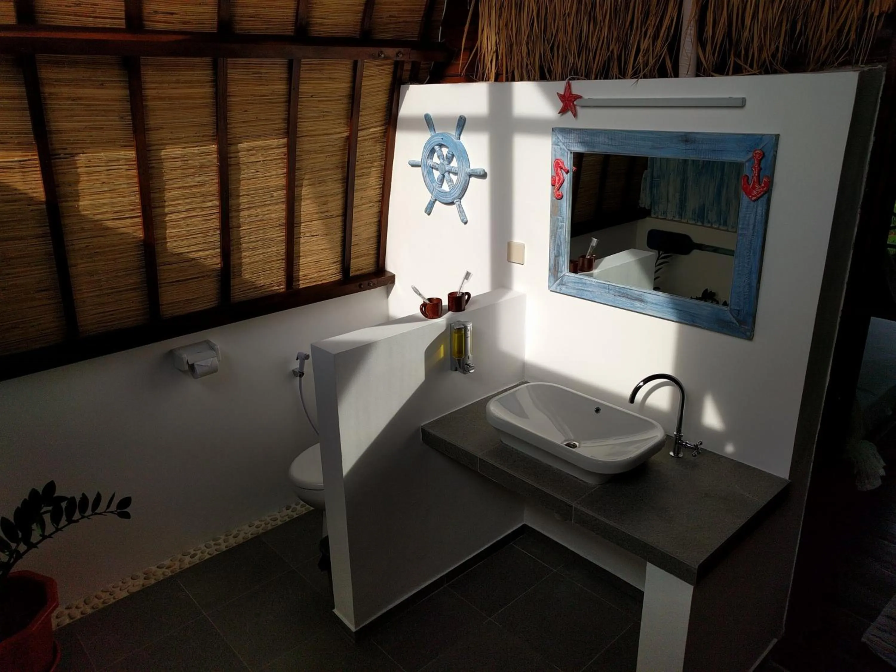 Bathroom in Mango Dive & Bungalow