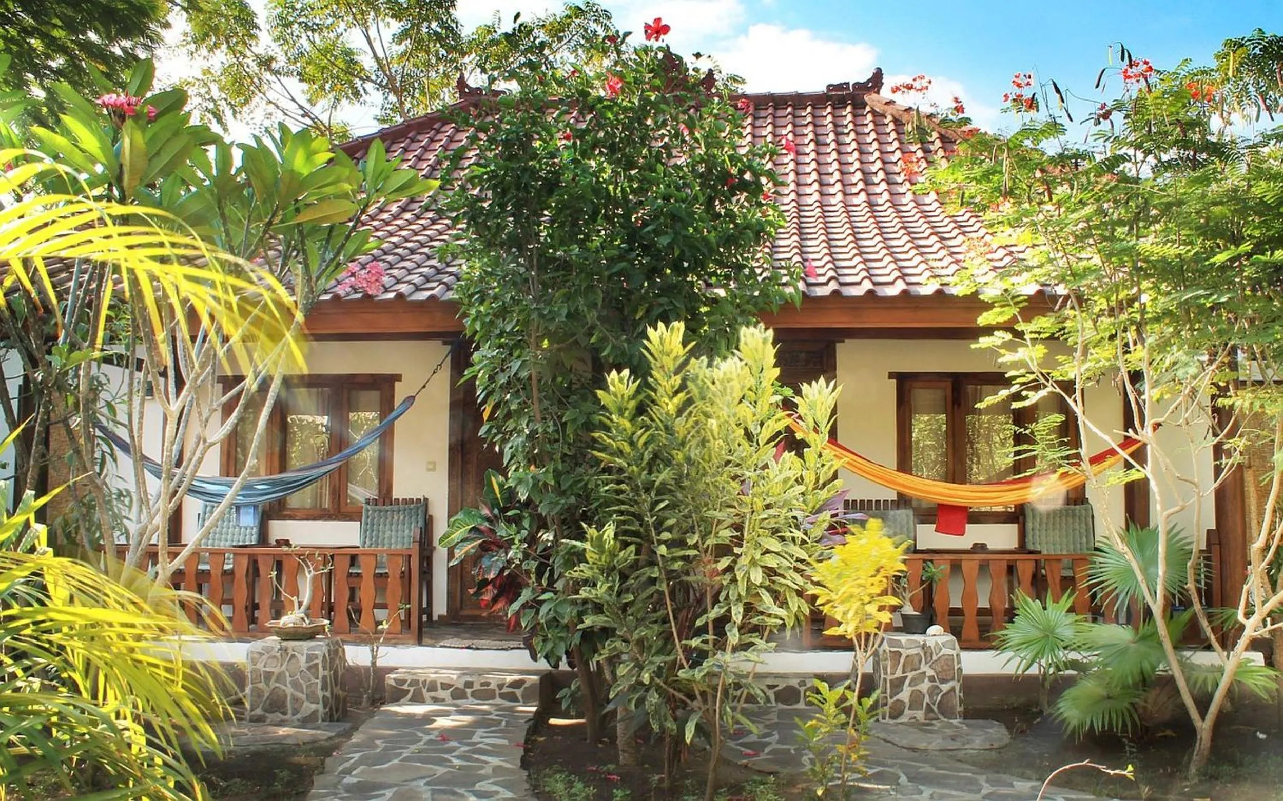 Facade/entrance in Mango Dive & Bungalow