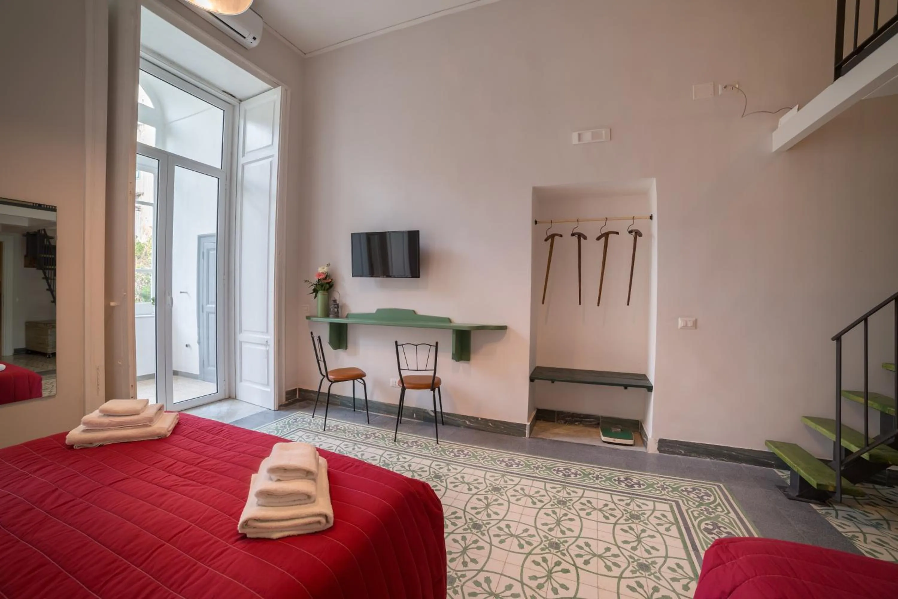 Shower, Bed in The Foria House by House In Naples