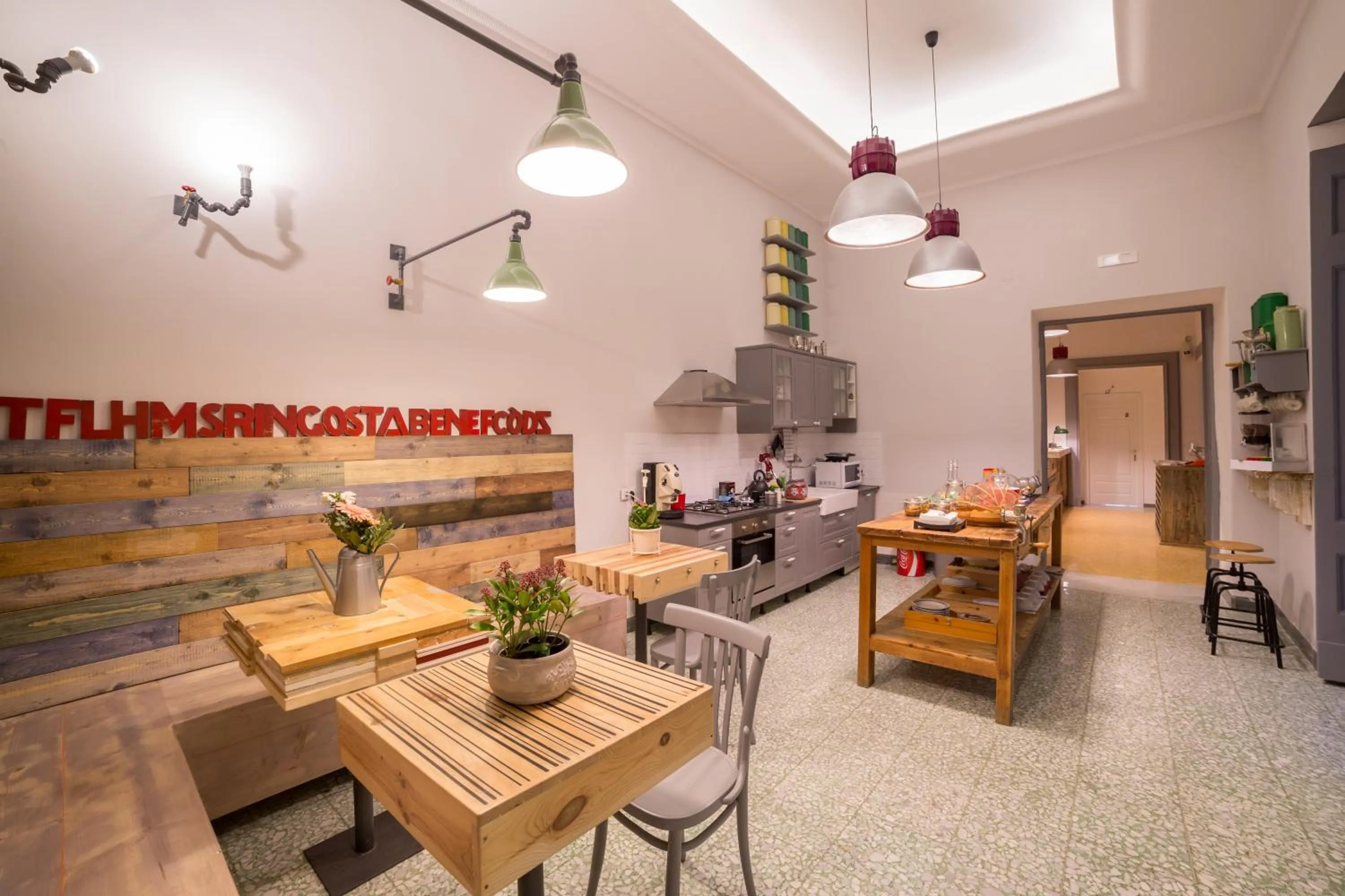 Food and drinks in The Foria House by House In Naples