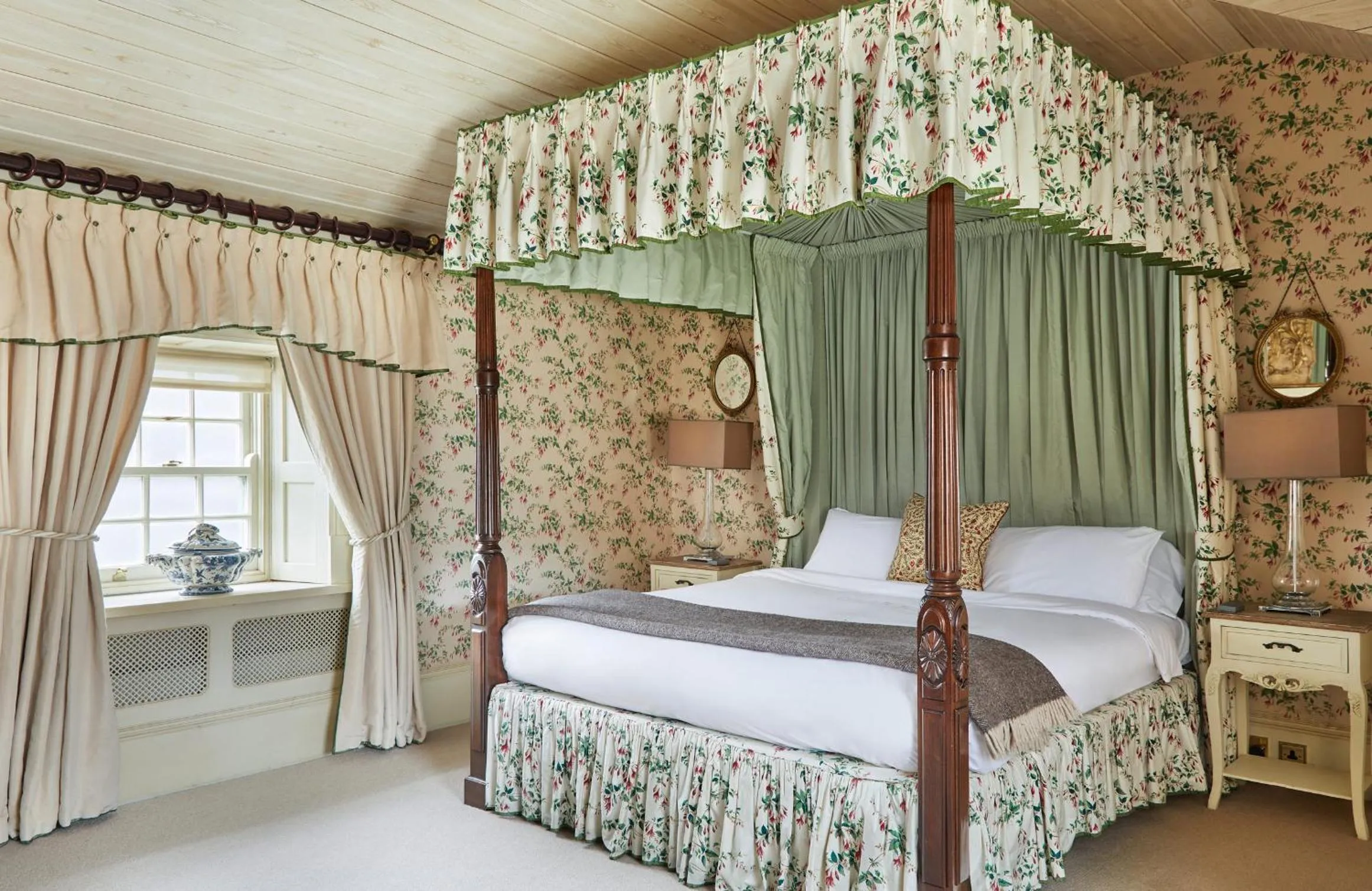 Bed in Cliff at Lyons